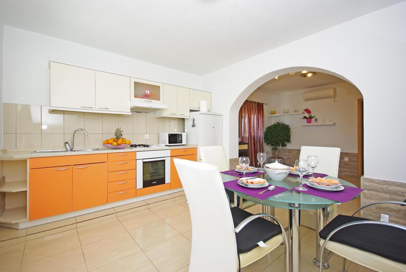 Vila Nova with private heating pool and jacuzzi