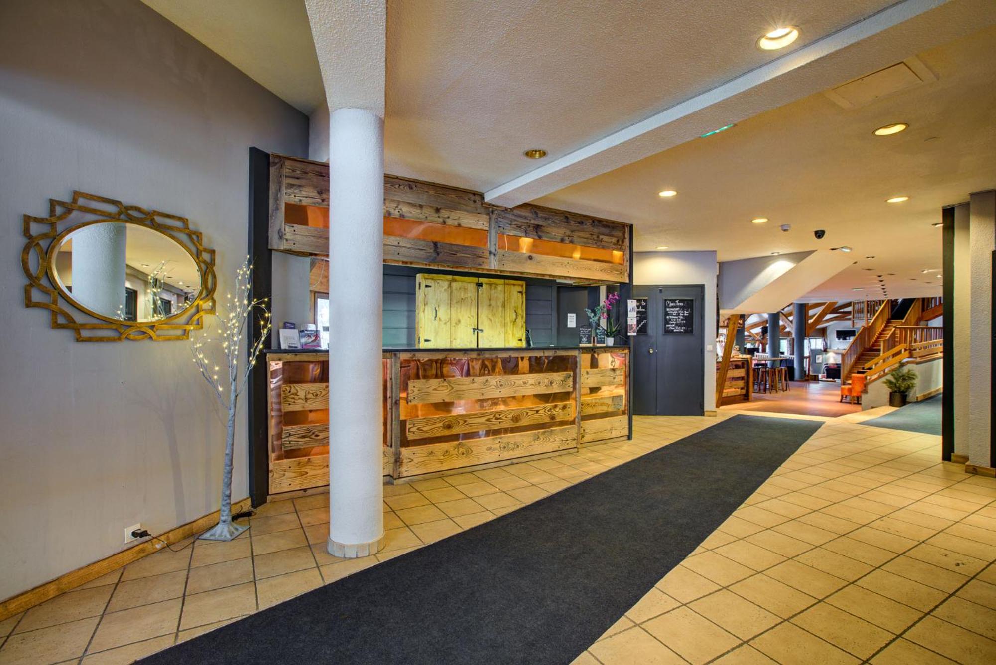 Lobby & Reception