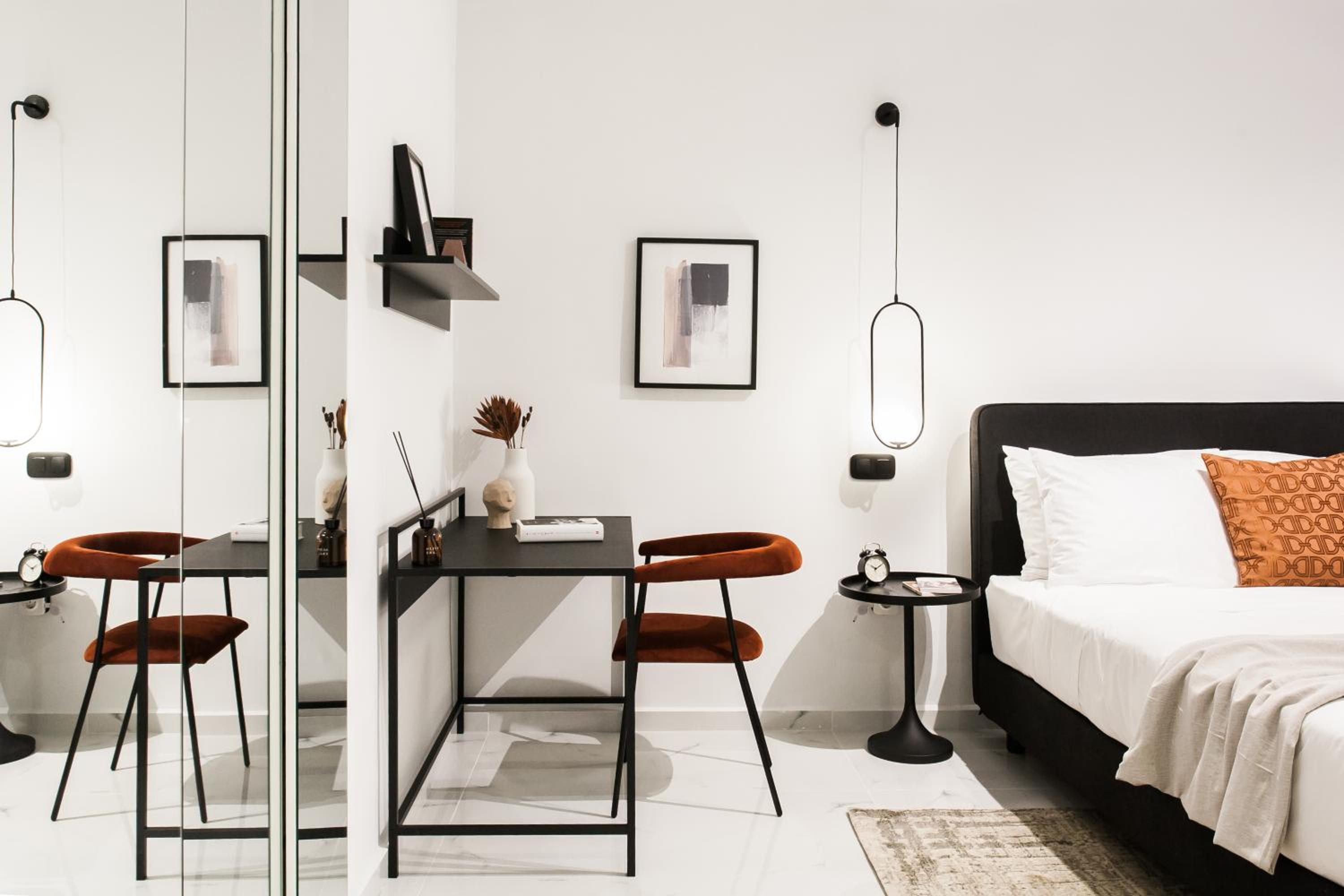Black & White Studio close to Lycabettus Hill by UPSTREET