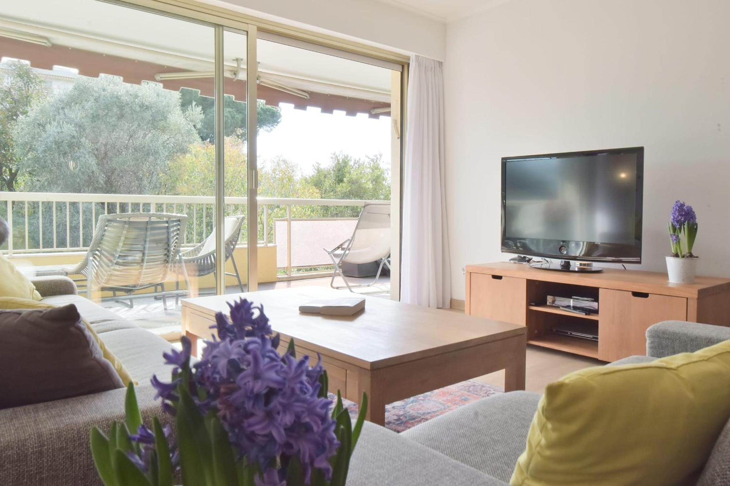2-bedroom apartment with a residential pool