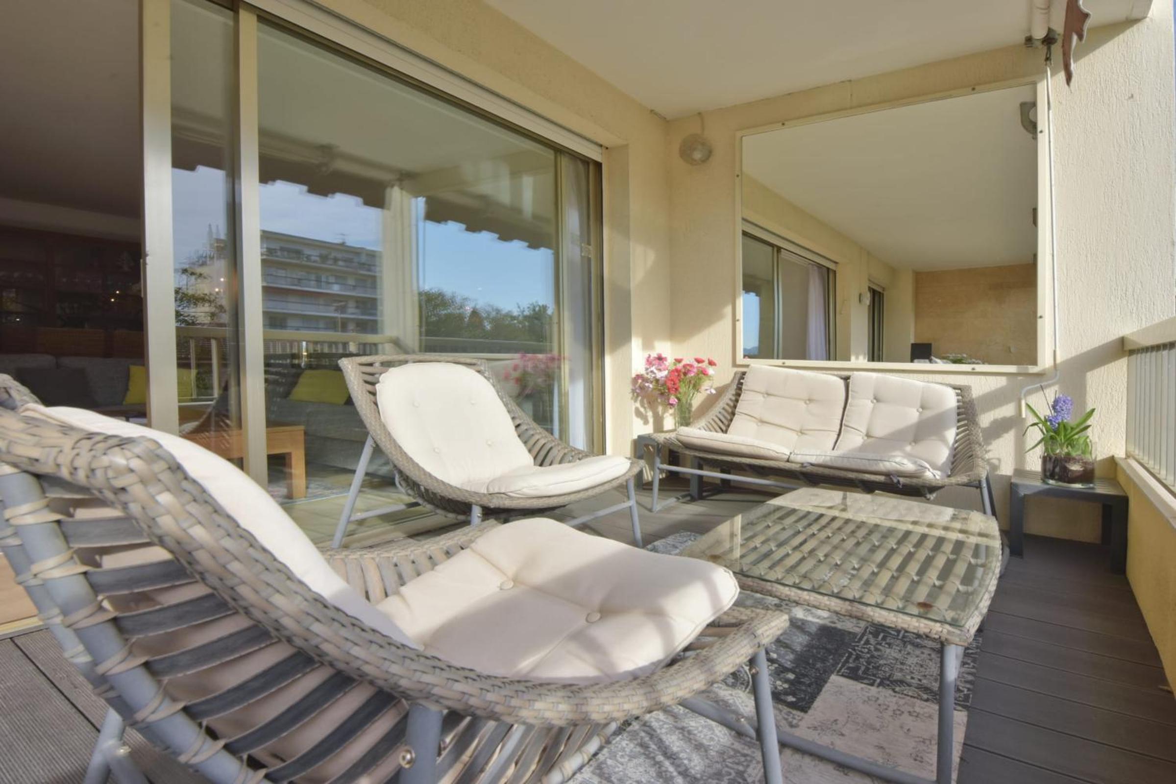 2-bedroom apartment with a residential pool