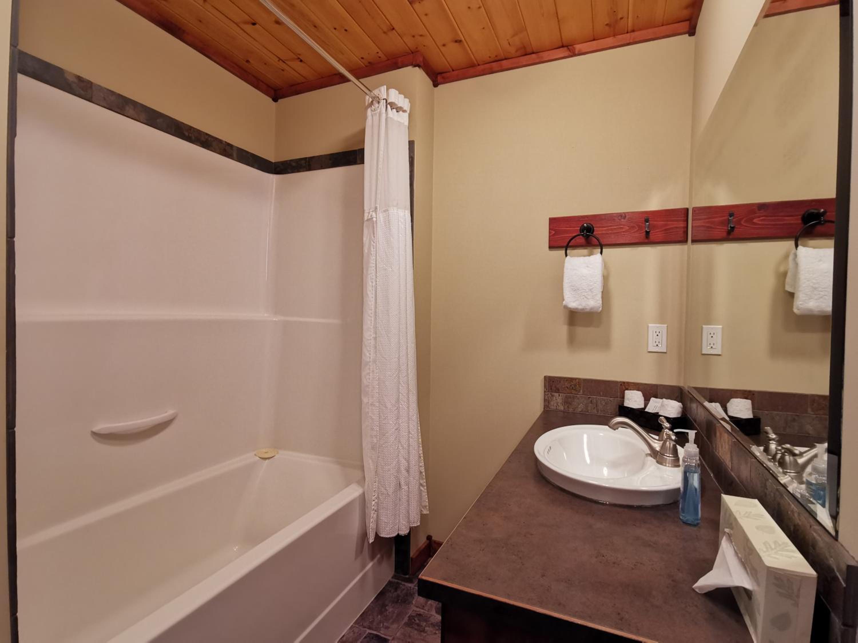 Golden Vacations - Cedar House Restaurant  Chalets - Property Image 65