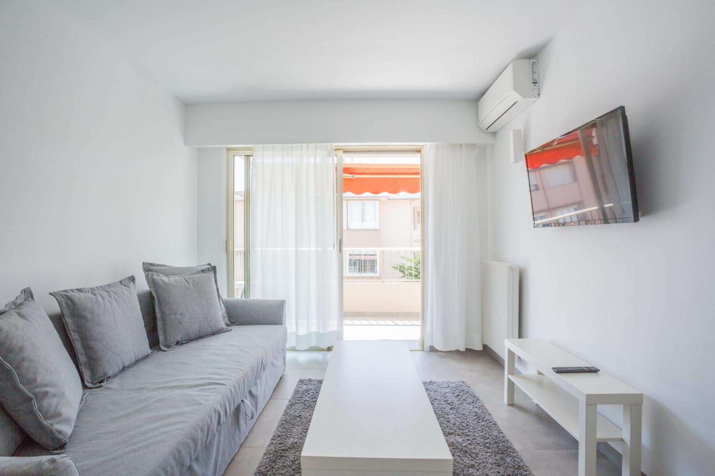 Bright One BDRM Apartment AC-Congress, Beaches by Olidesi