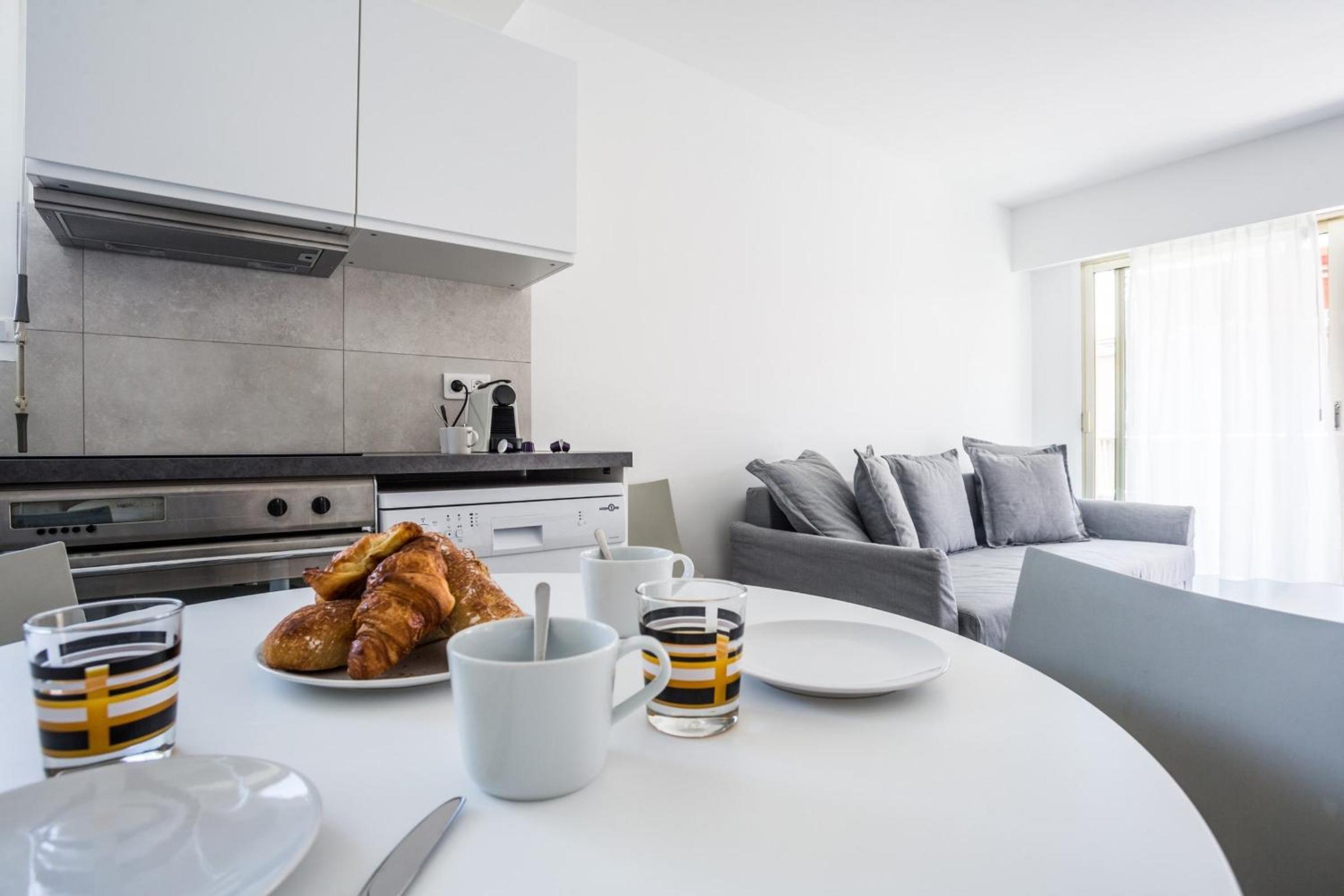 Bright One BDRM Apartment AC-Congress, Beaches by Olidesi