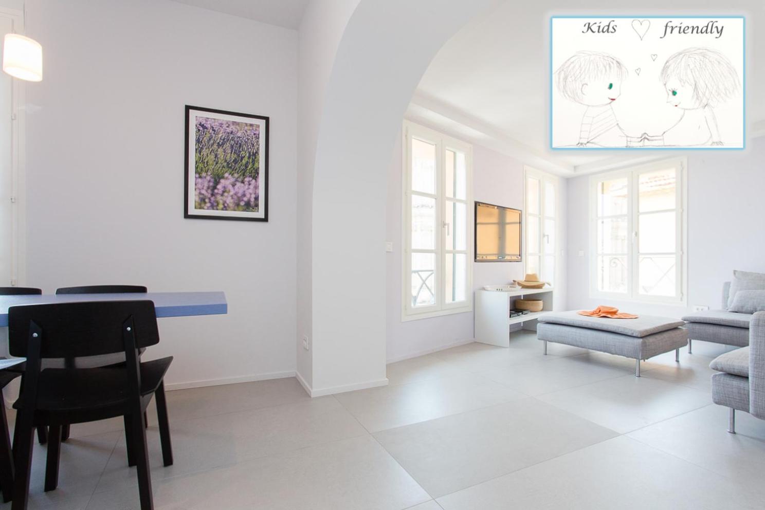 Pure & chic 2beds/2baths in centre!
