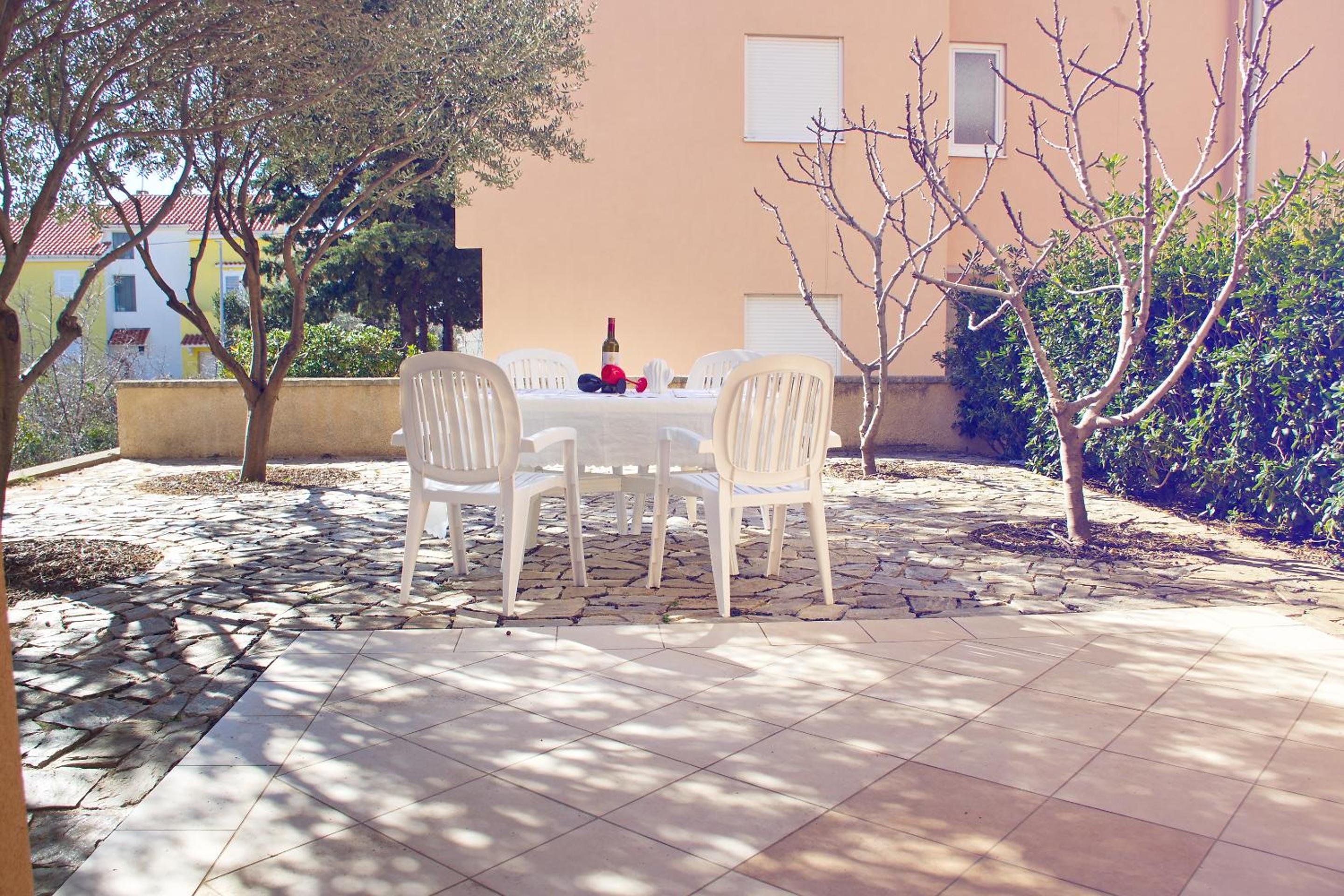 Apartment Olive Garden view 2