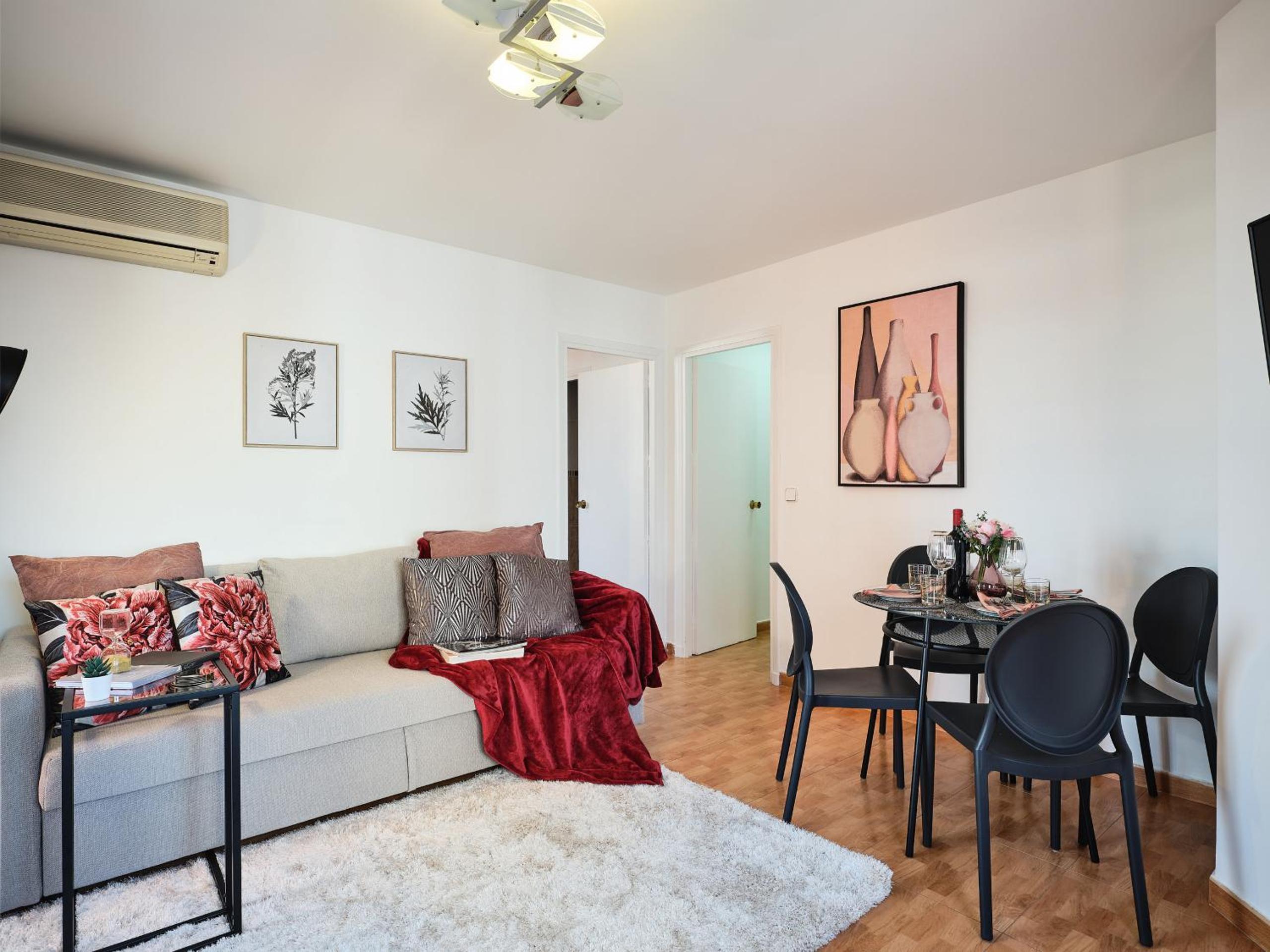 My City Home- Bright apartment in great location photo 2