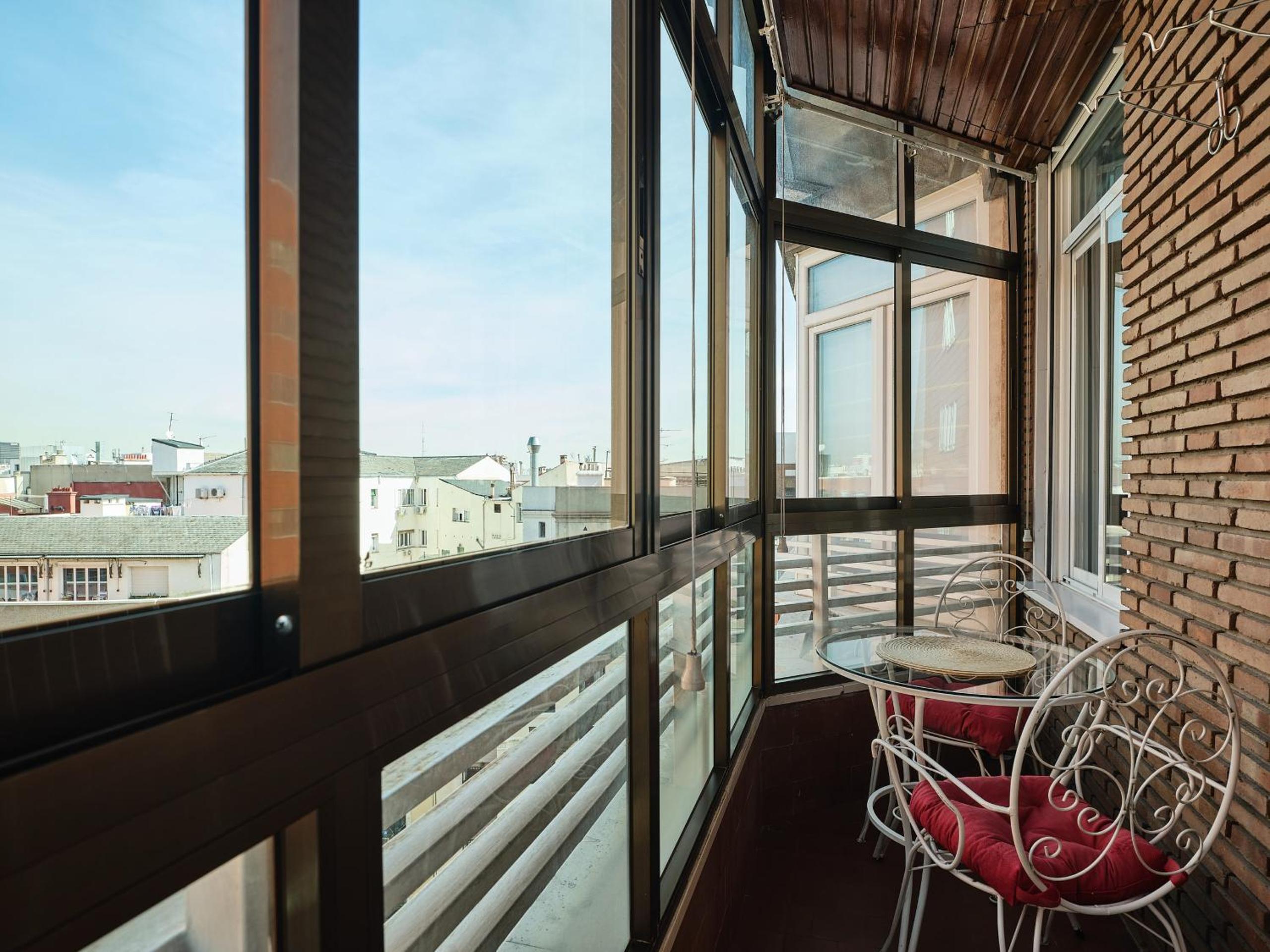 My City Home- Bright apartment in great location photo 3