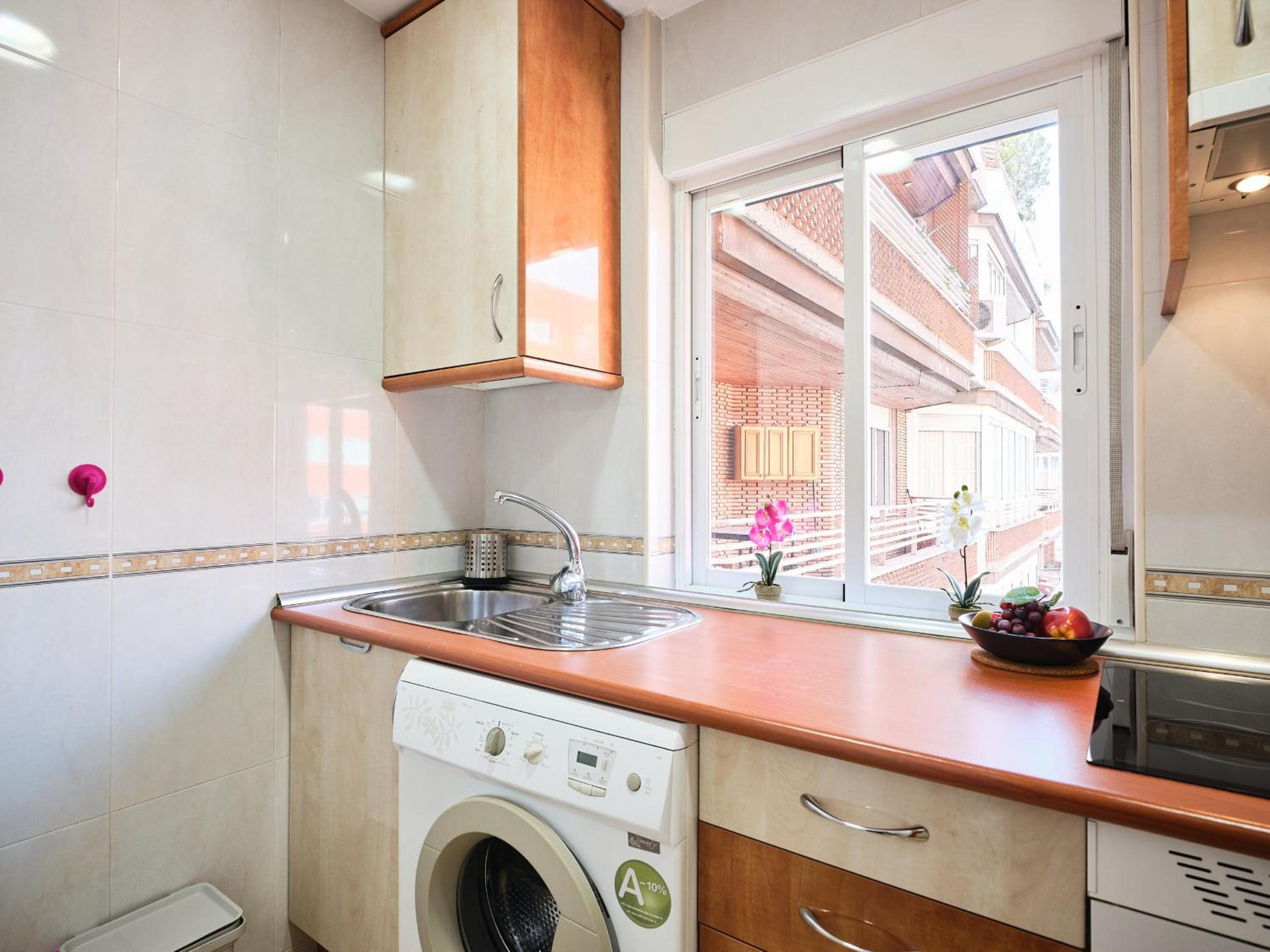 My City Home- Bright apartment in great location photo 5