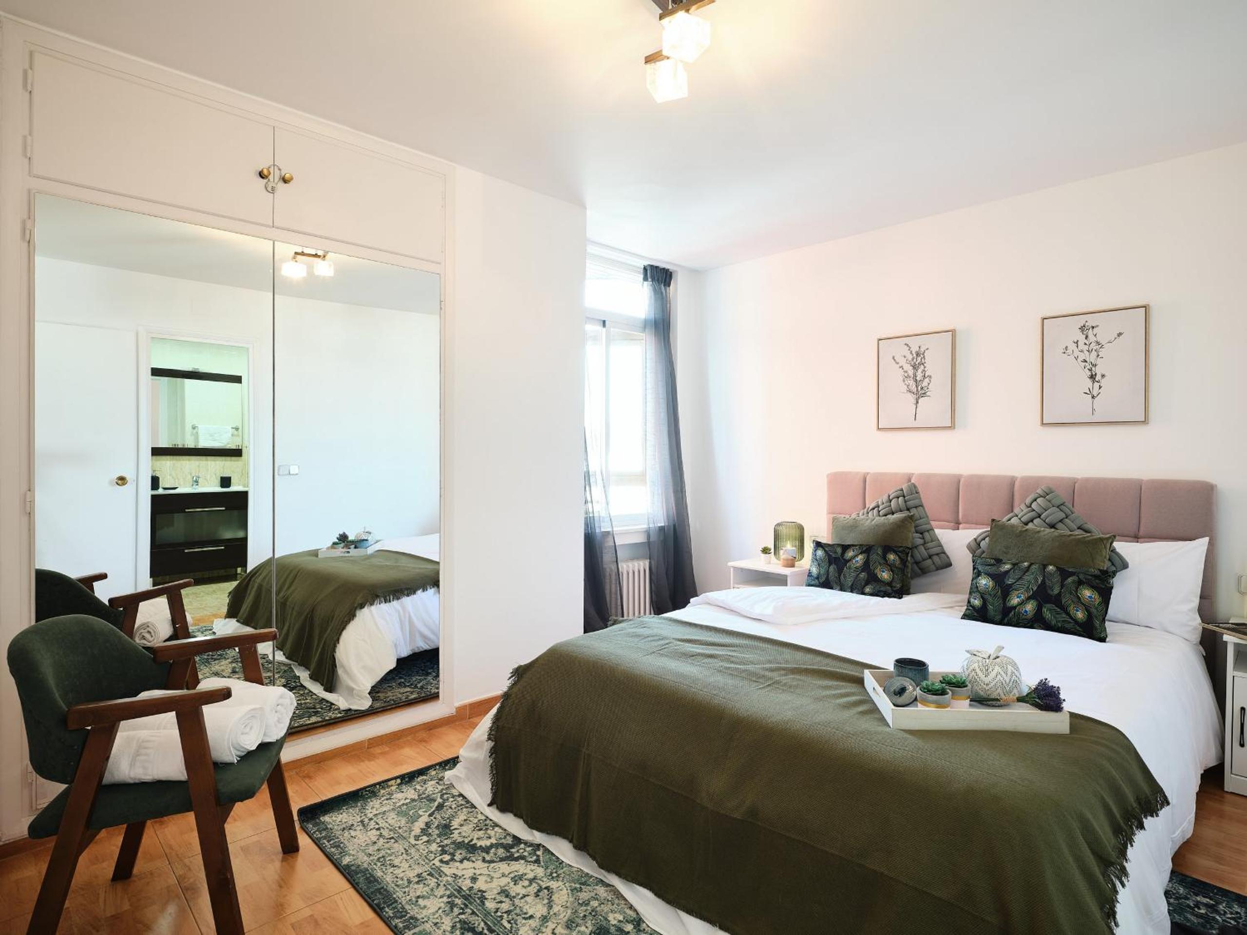 My City Home- Bright apartment in great location photo 4