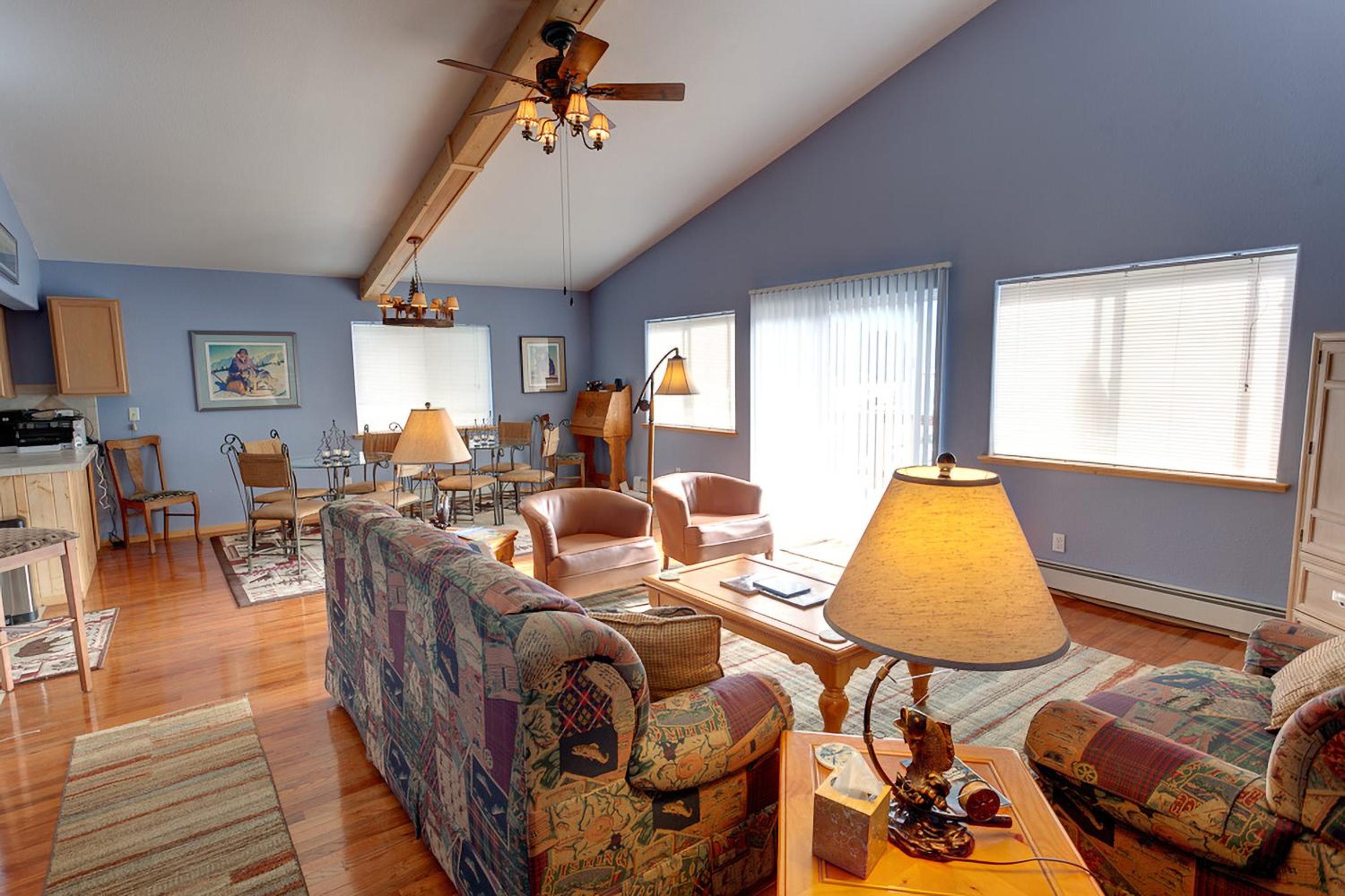 Sea Parrot Inn - Property Image 8