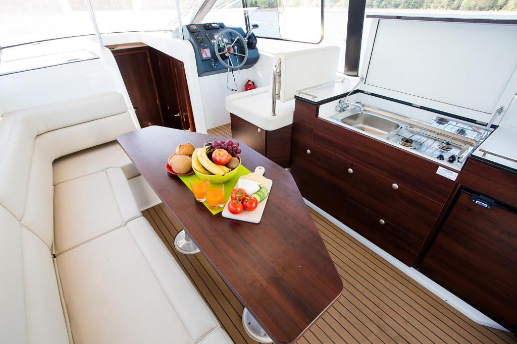 Jacht motorowy Platinum 989 Flybridge