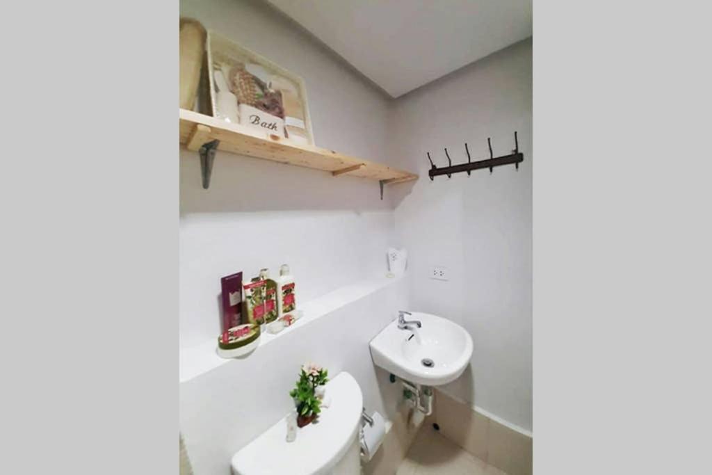 Pine Suites Tagaytay by StayPlus PH (Black and White Suite) FREE PARKING, CABLE TV, and WIFI