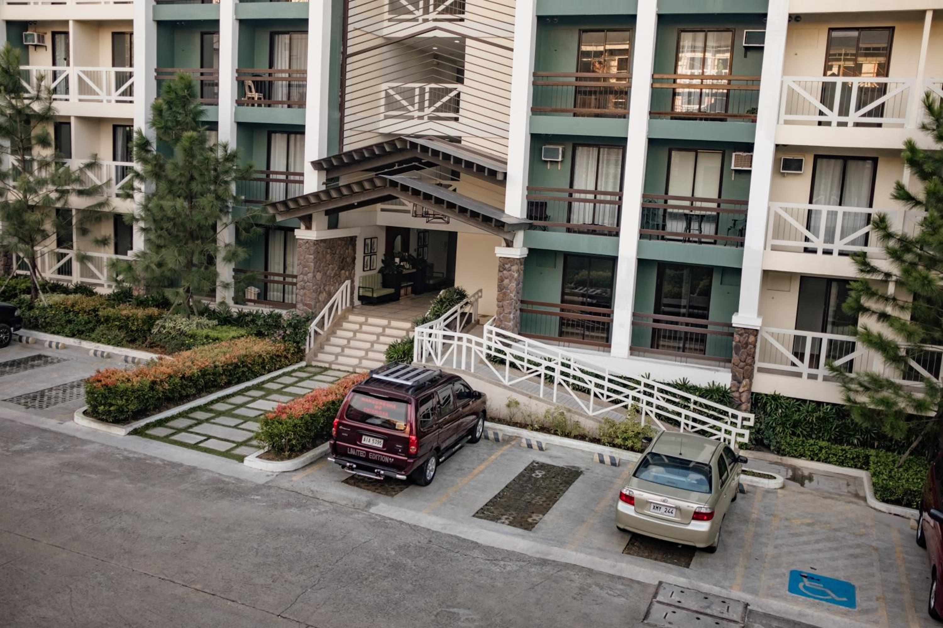 Pine Suites Tagaytay by StayPlus PH (Black and White Suite) FREE PARKING, CABLE TV, and WIFI