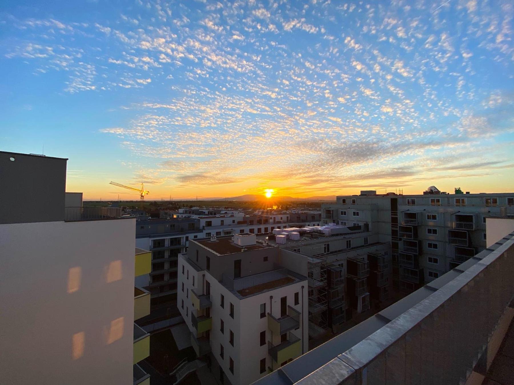 Sonnenwohnen Penthouse direkt bei U-Bahn und Therme Wien mit Top Anbindung ins Zentrum