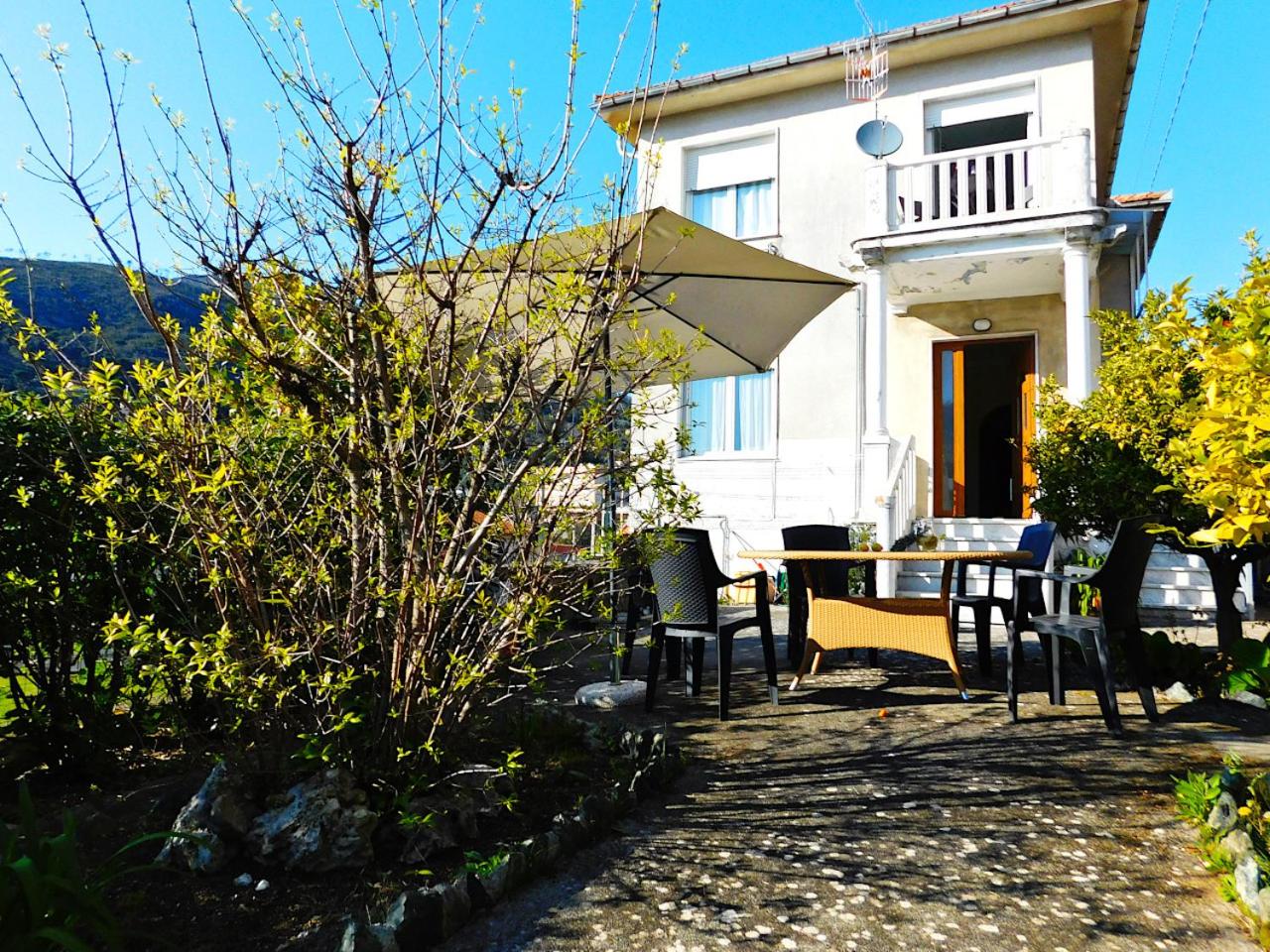 Villa unifamiliare con posto auto!