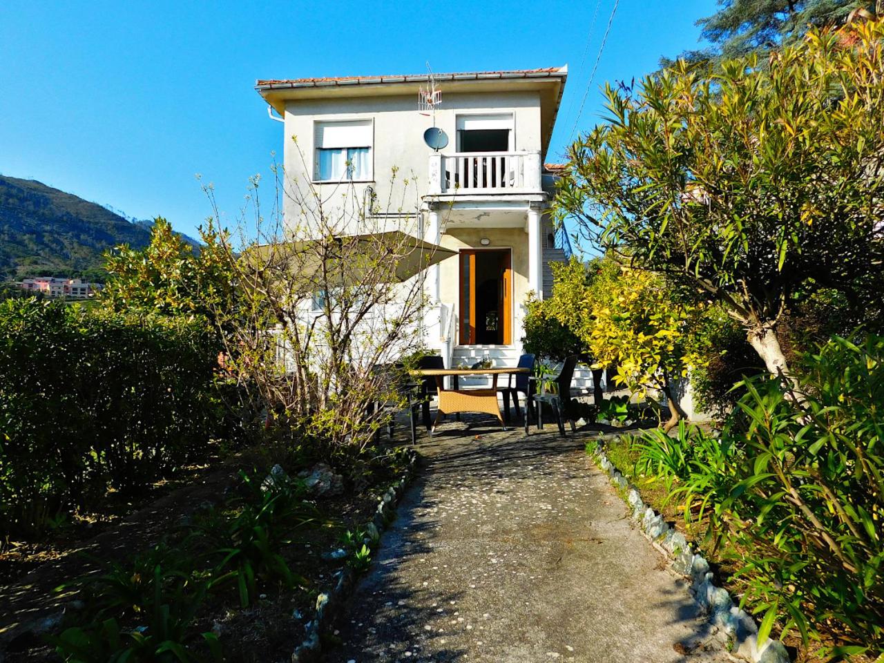 Villa unifamiliare con posto auto!