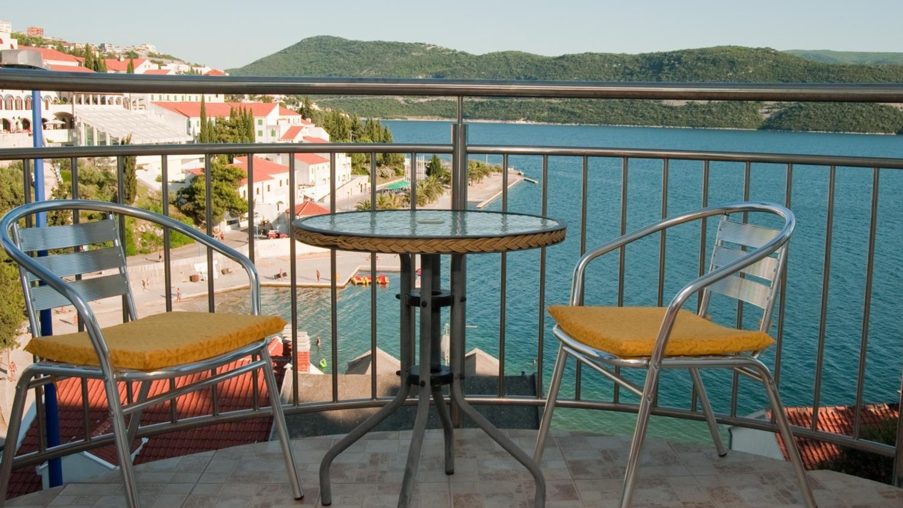 balcony