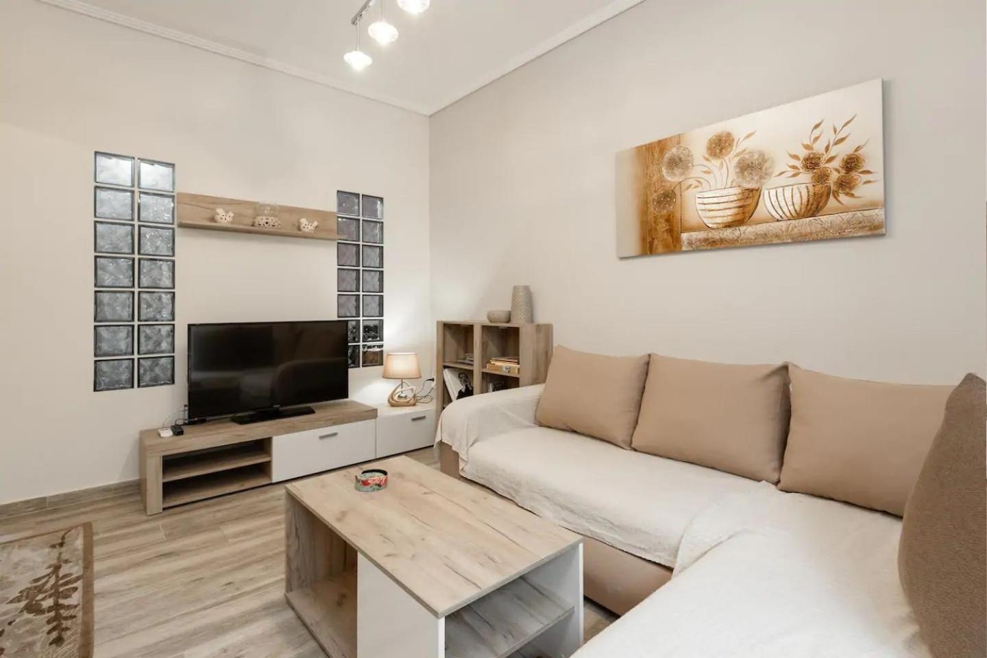 Downtown City Apartment photo 4
