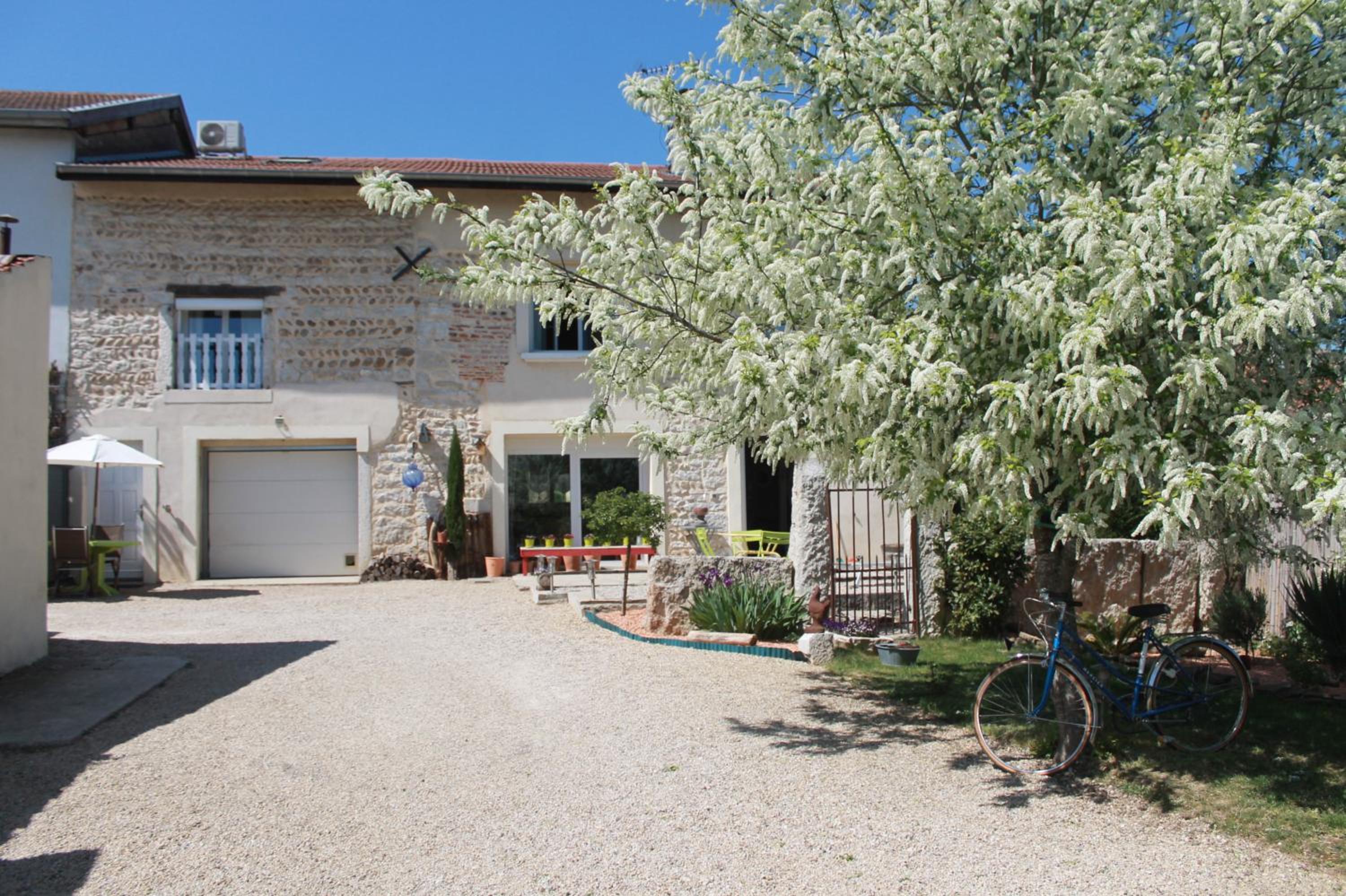 Les Trois Maisons view 2