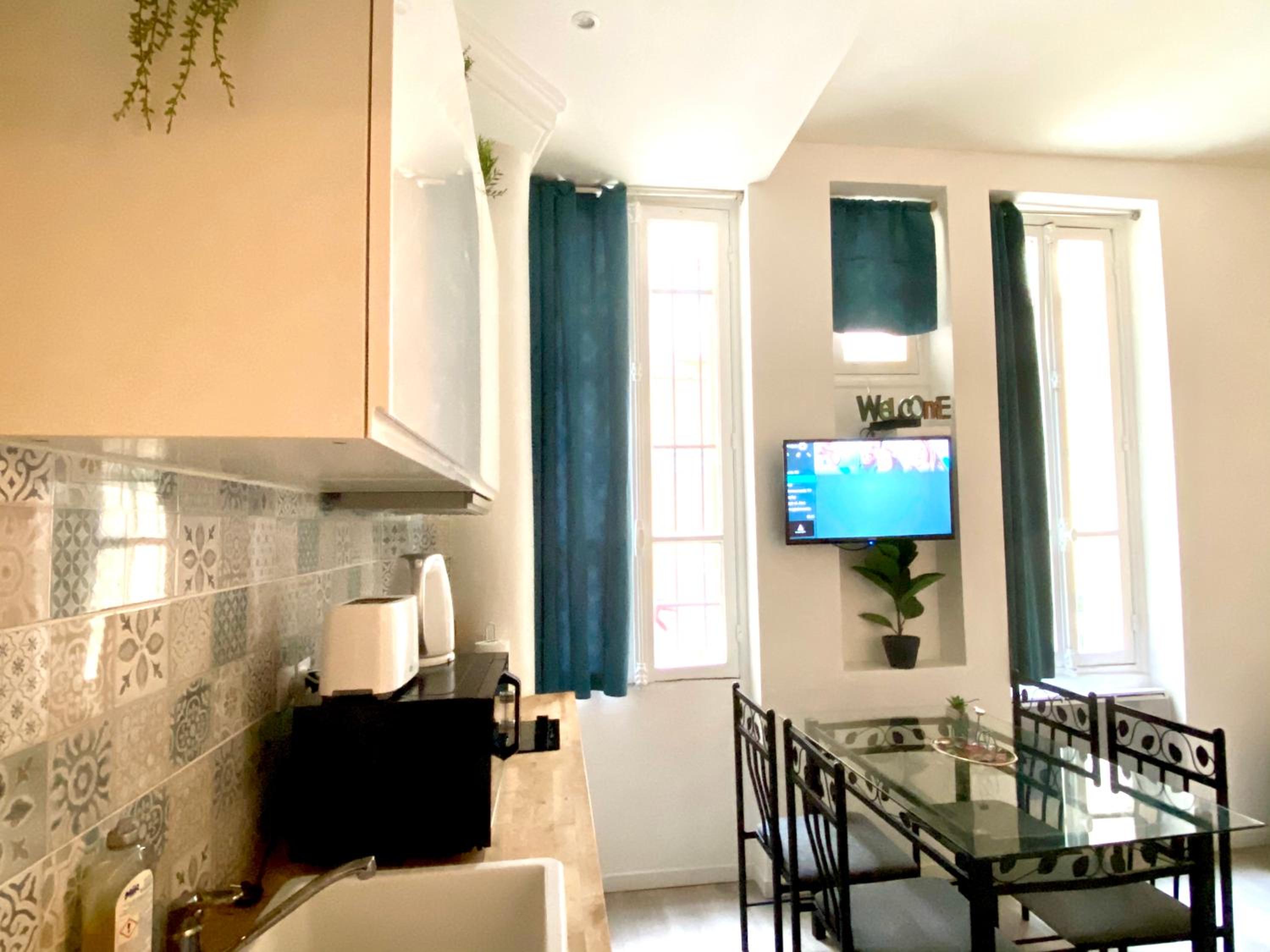 ARC DE TRIOMPHE-CARNOT Luxury & Design