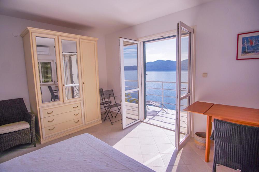 3 Bedroom Beach House with private sea access