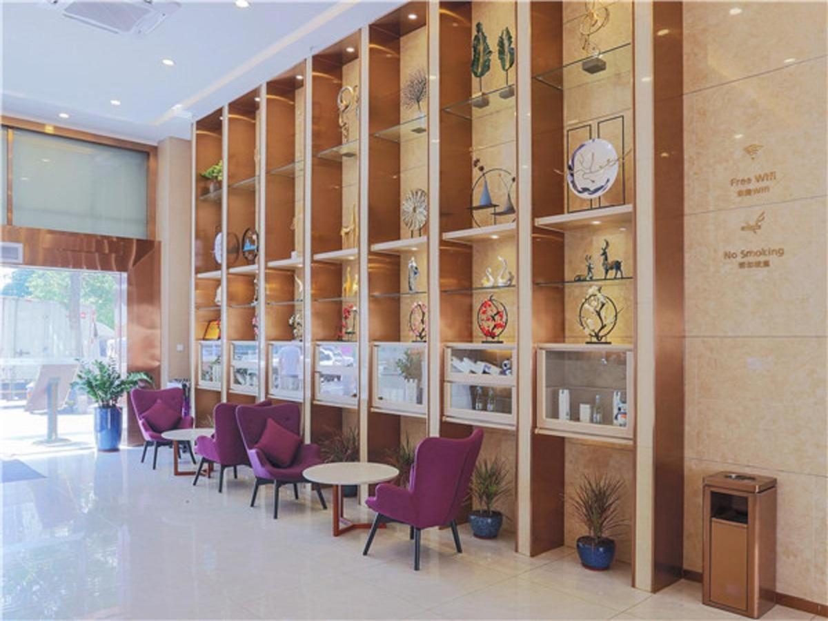 Lobby & Reception