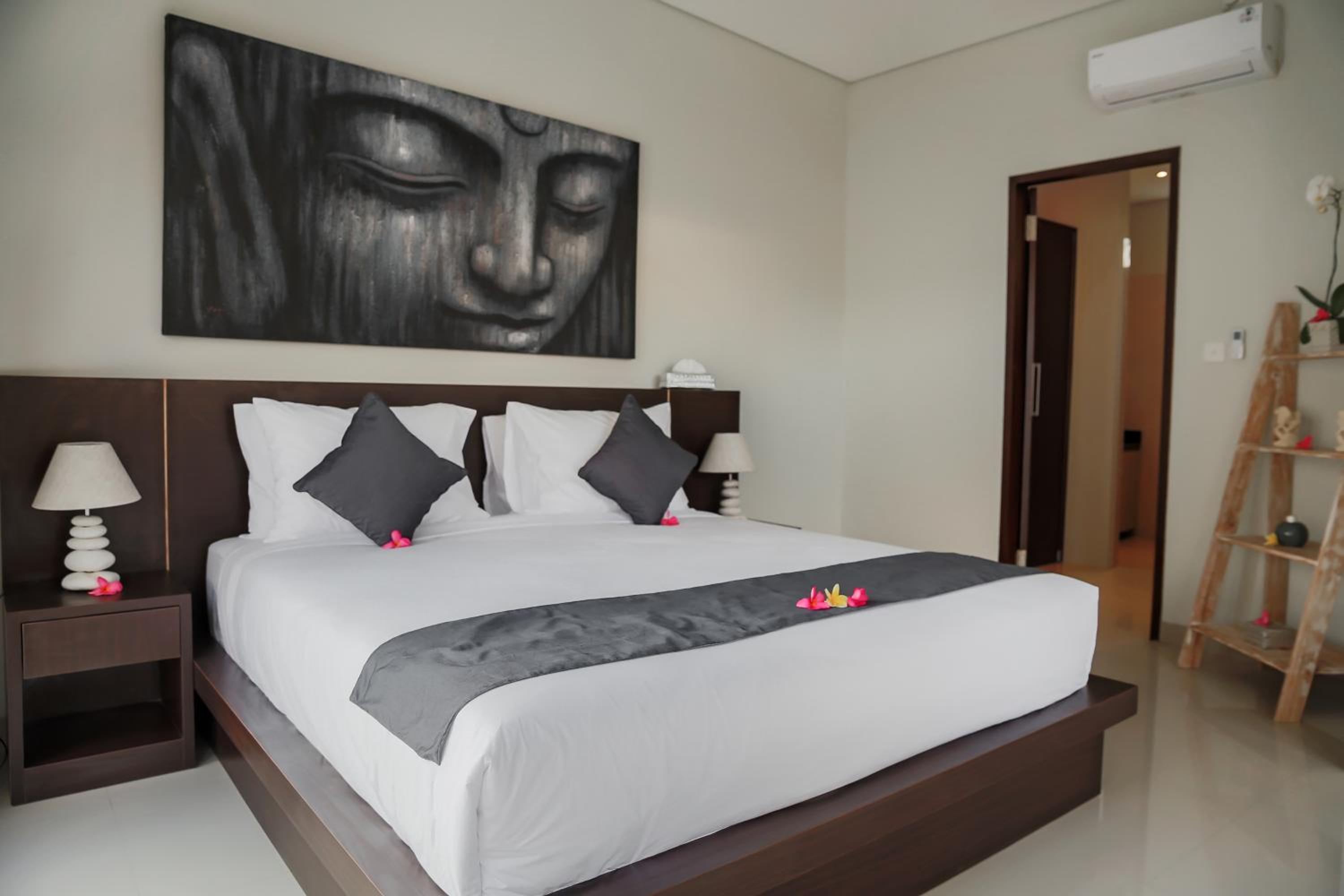 Villa 66, 5 min walk to Double 6 beach view 5