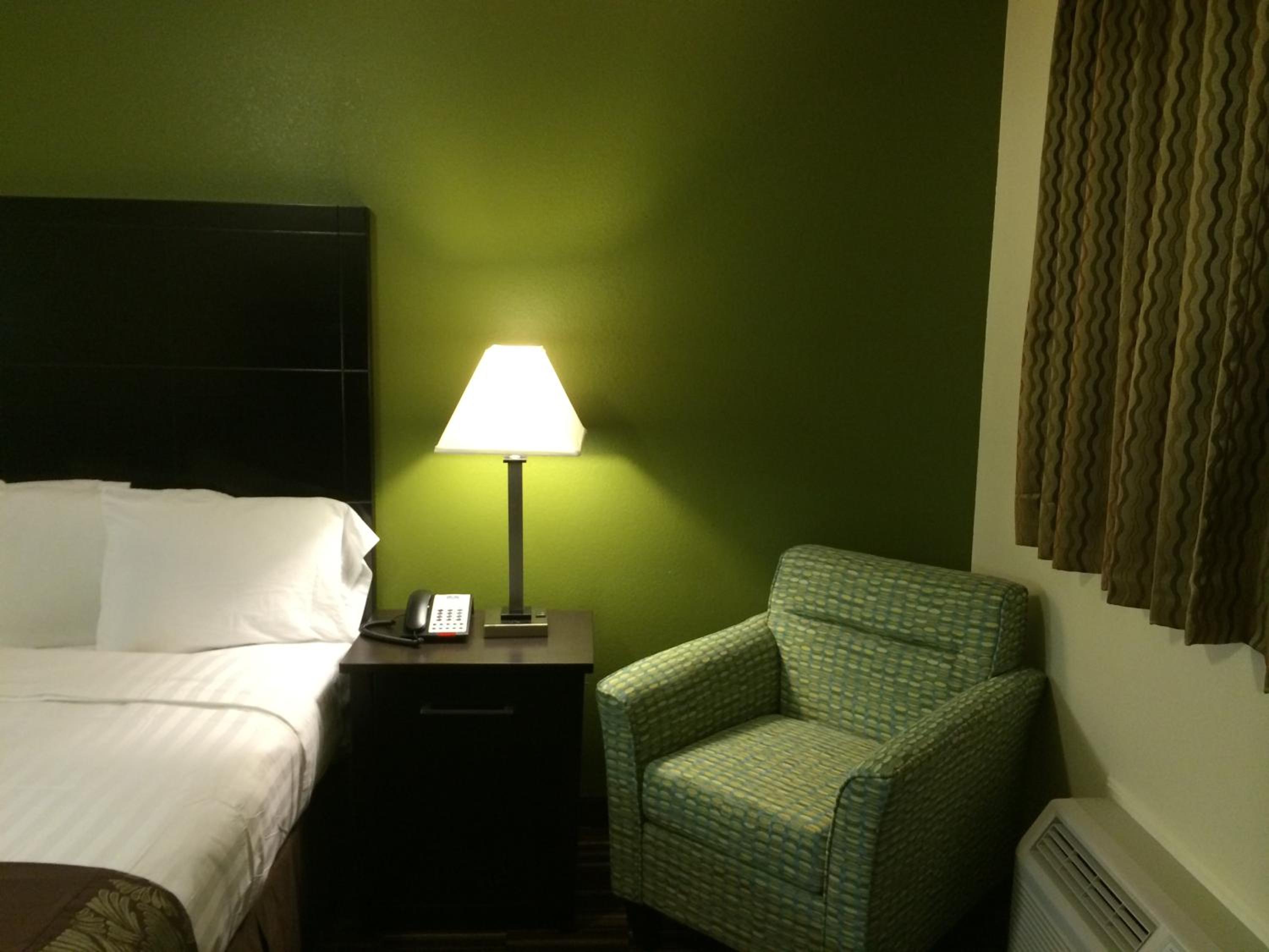 Boarders Inn  Suites by Cobblestone Hotels - Ashland City - Property Image 9