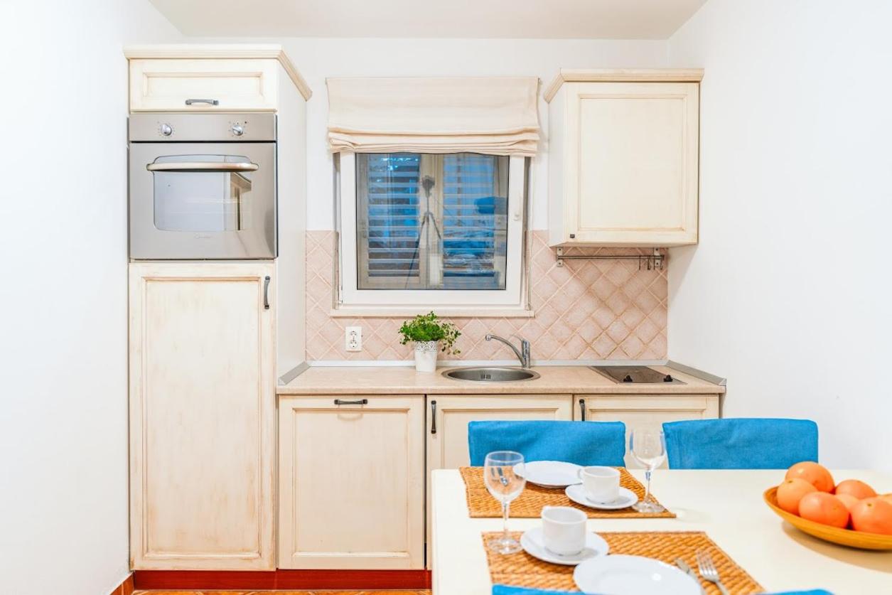 Sutivan Best Apartments