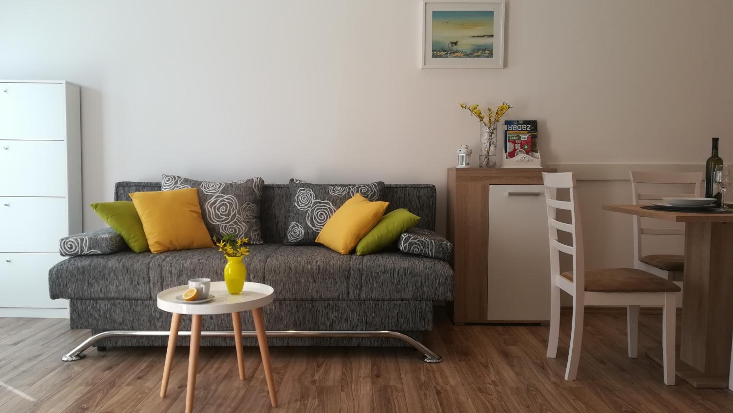 Apartment near center,beach,bus +free parking view 3