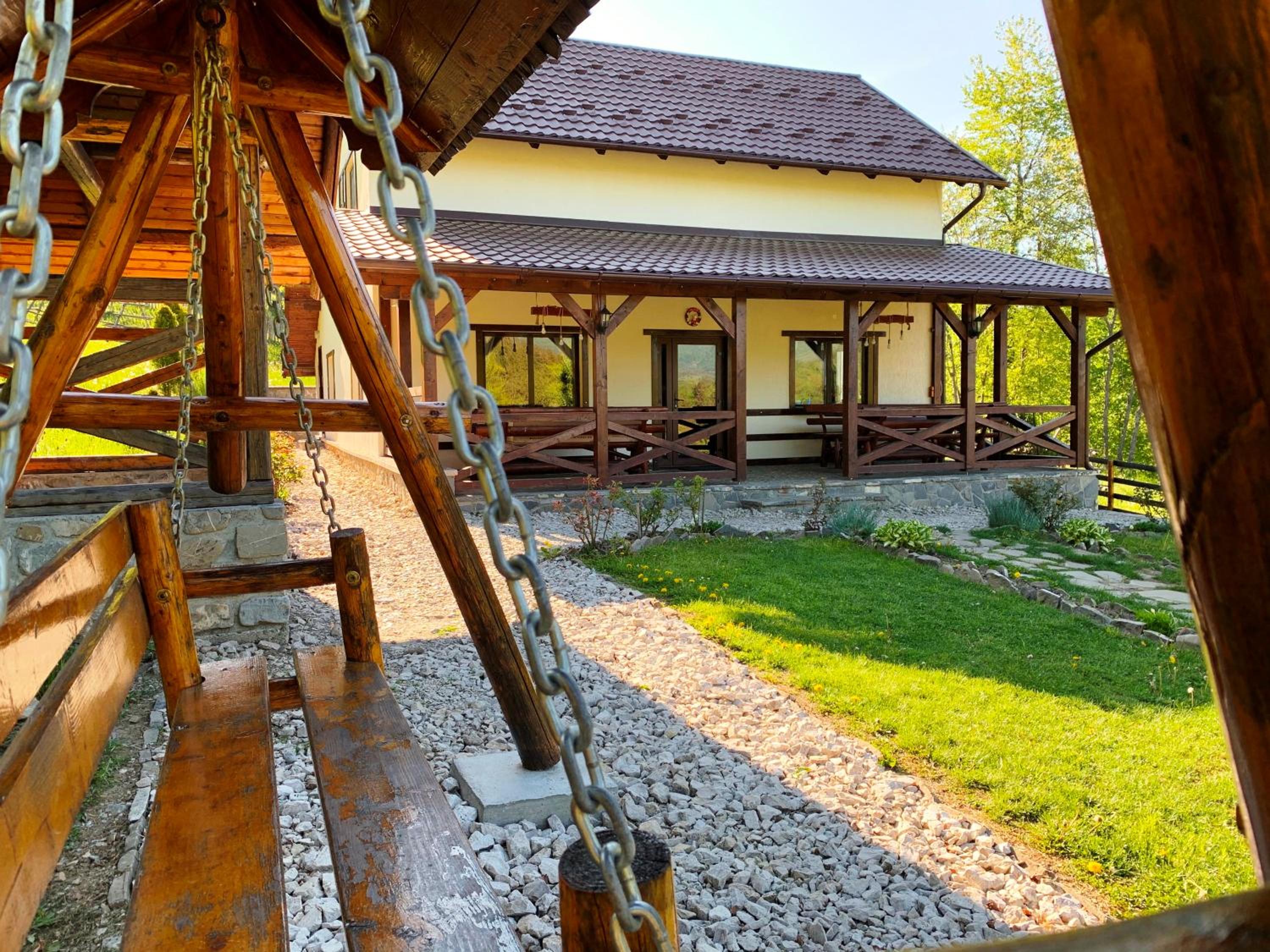 Cabana Valea Floreiului view 2
