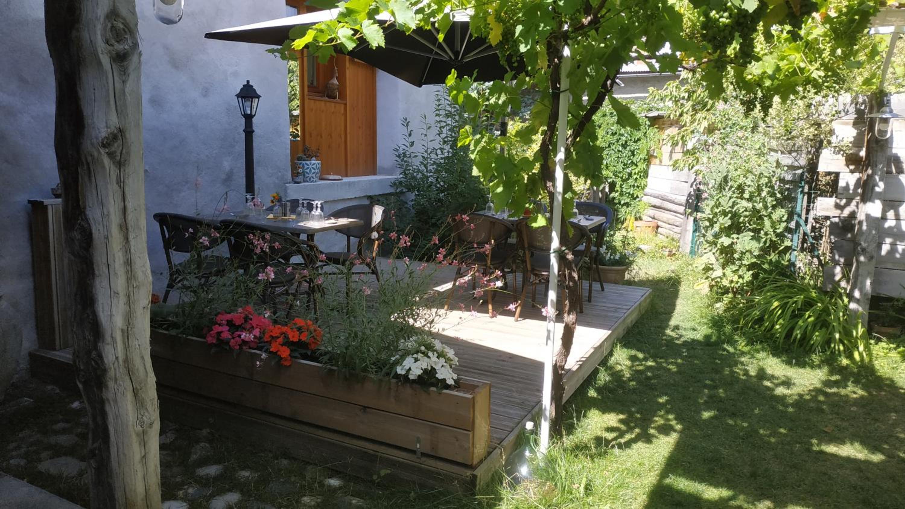 Photo 10