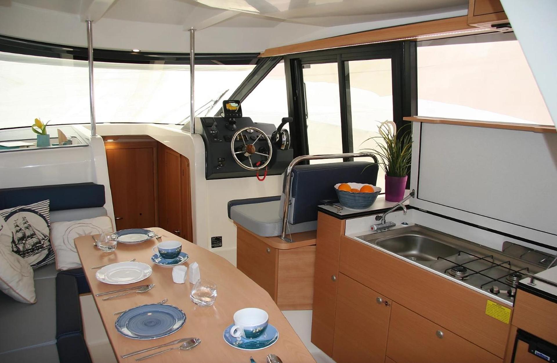 Platinum 989 FLYbridge Motor Yacht