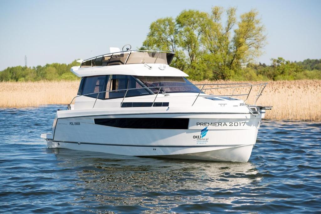 Platinum 989 FLYbridge Motor Yacht