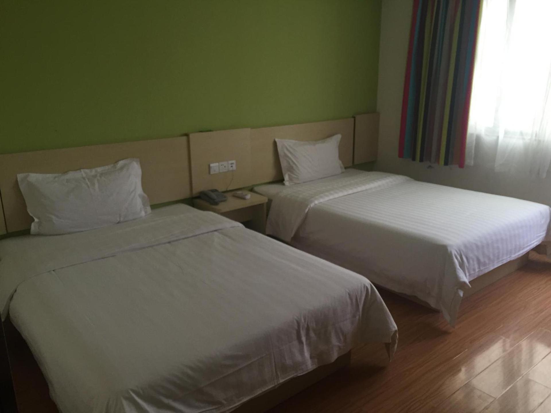 7Days Inn Huayin Huashan Scenic Spot