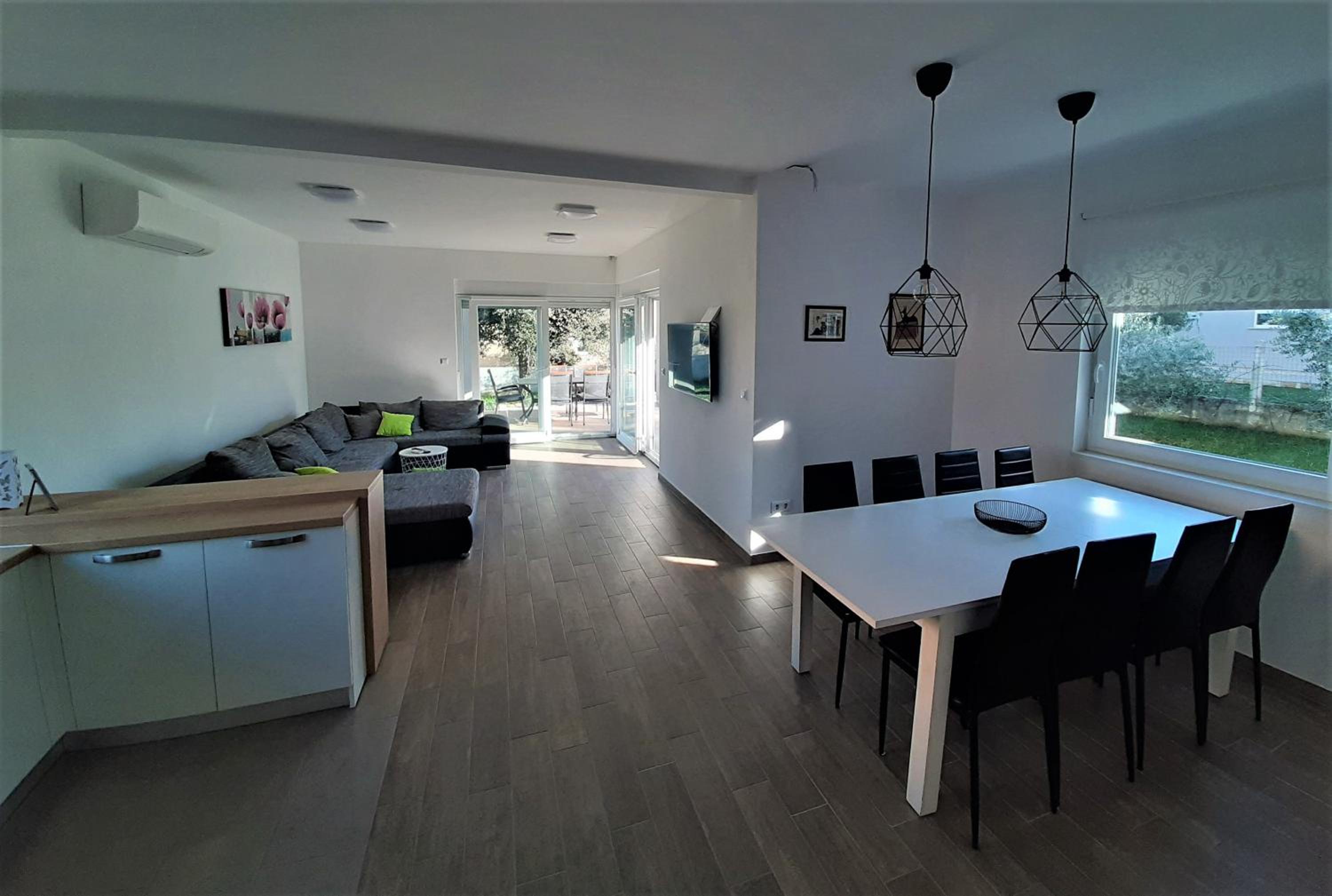 Holiday Home Aurora view 5