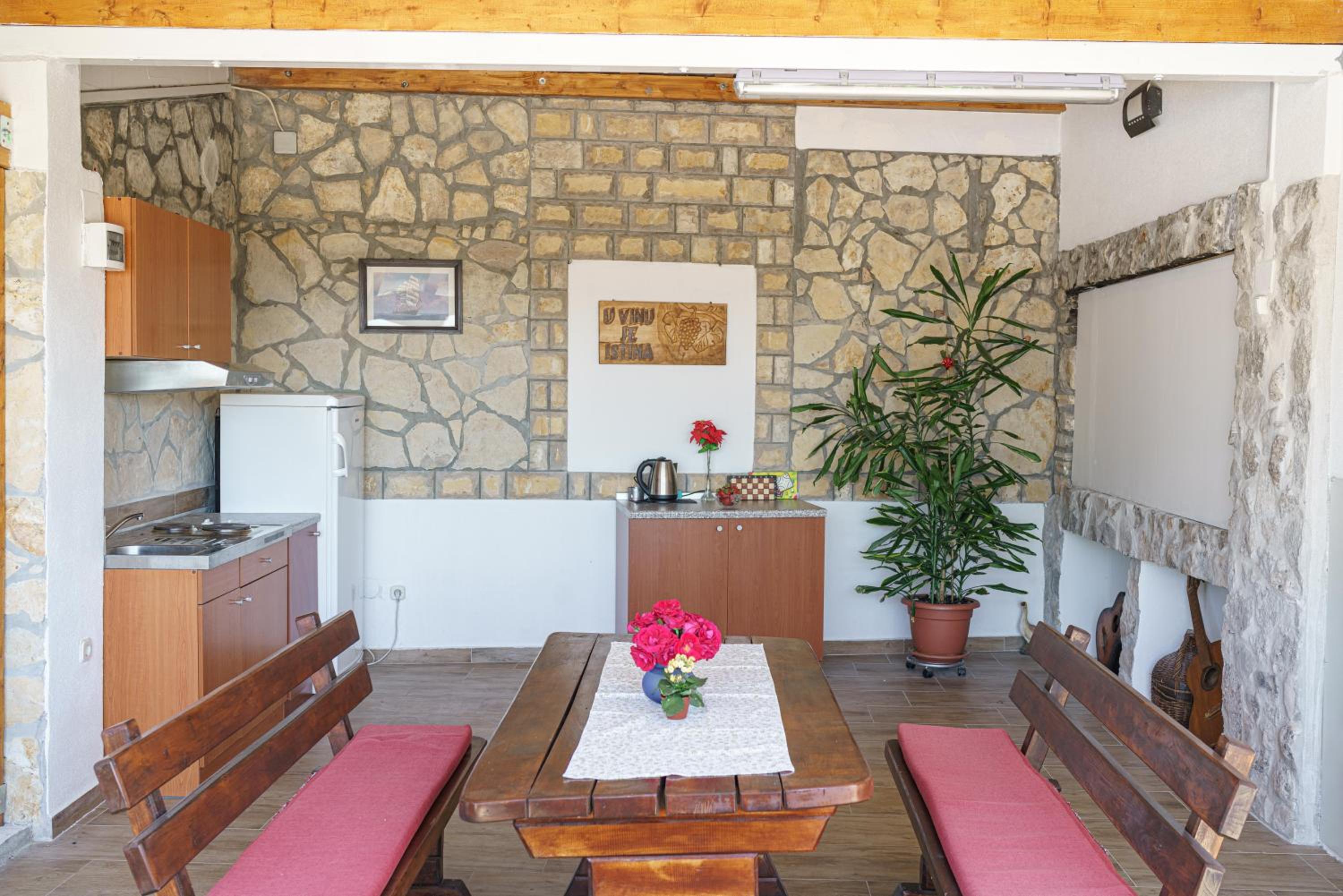 Photo 32