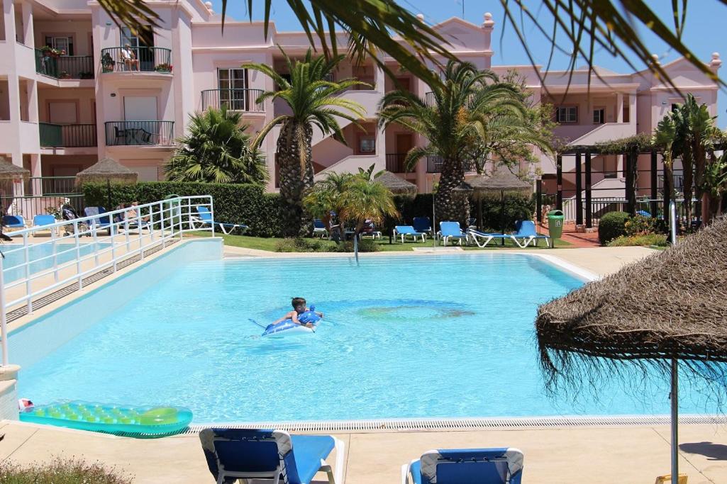 Luz casas-St James 215, 3 bedrooms,wi fi, air con,shared pool view 2
