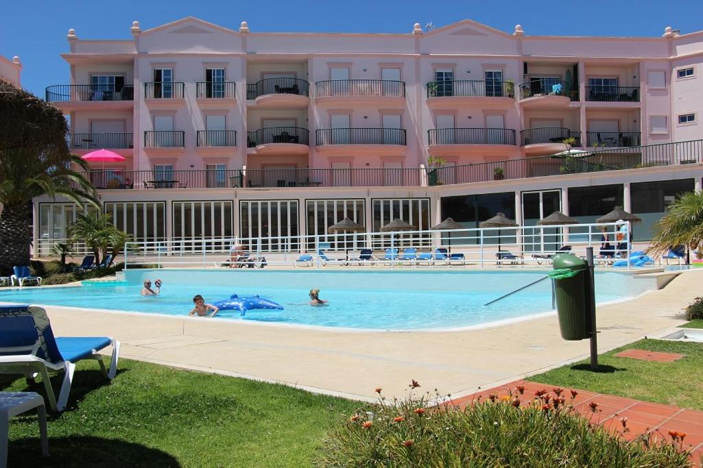 Luz casas-St James 215, 3 bedrooms,wi fi, air con,shared pool view 4