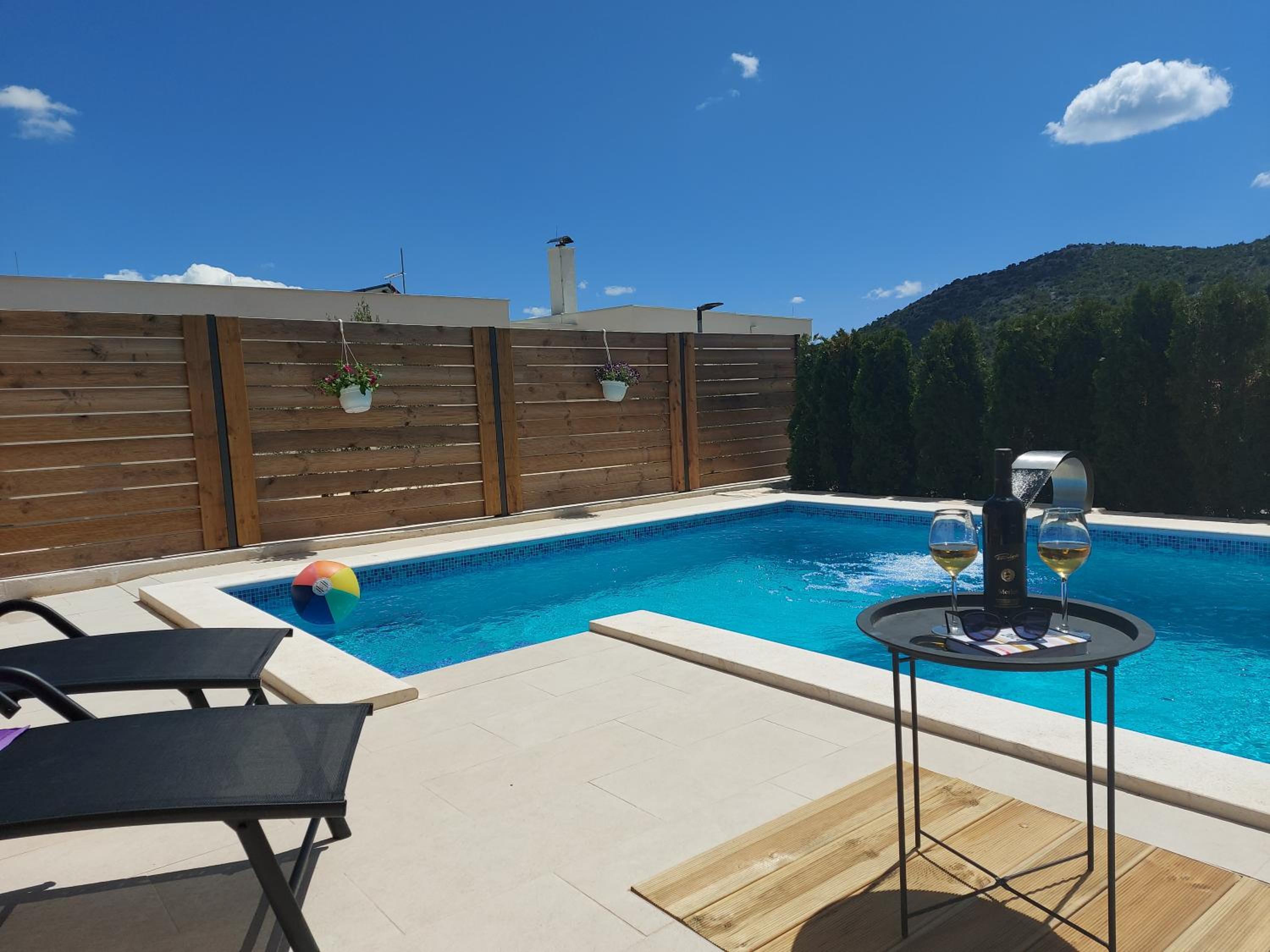 Villa Belitzein with swimming pool view 3
