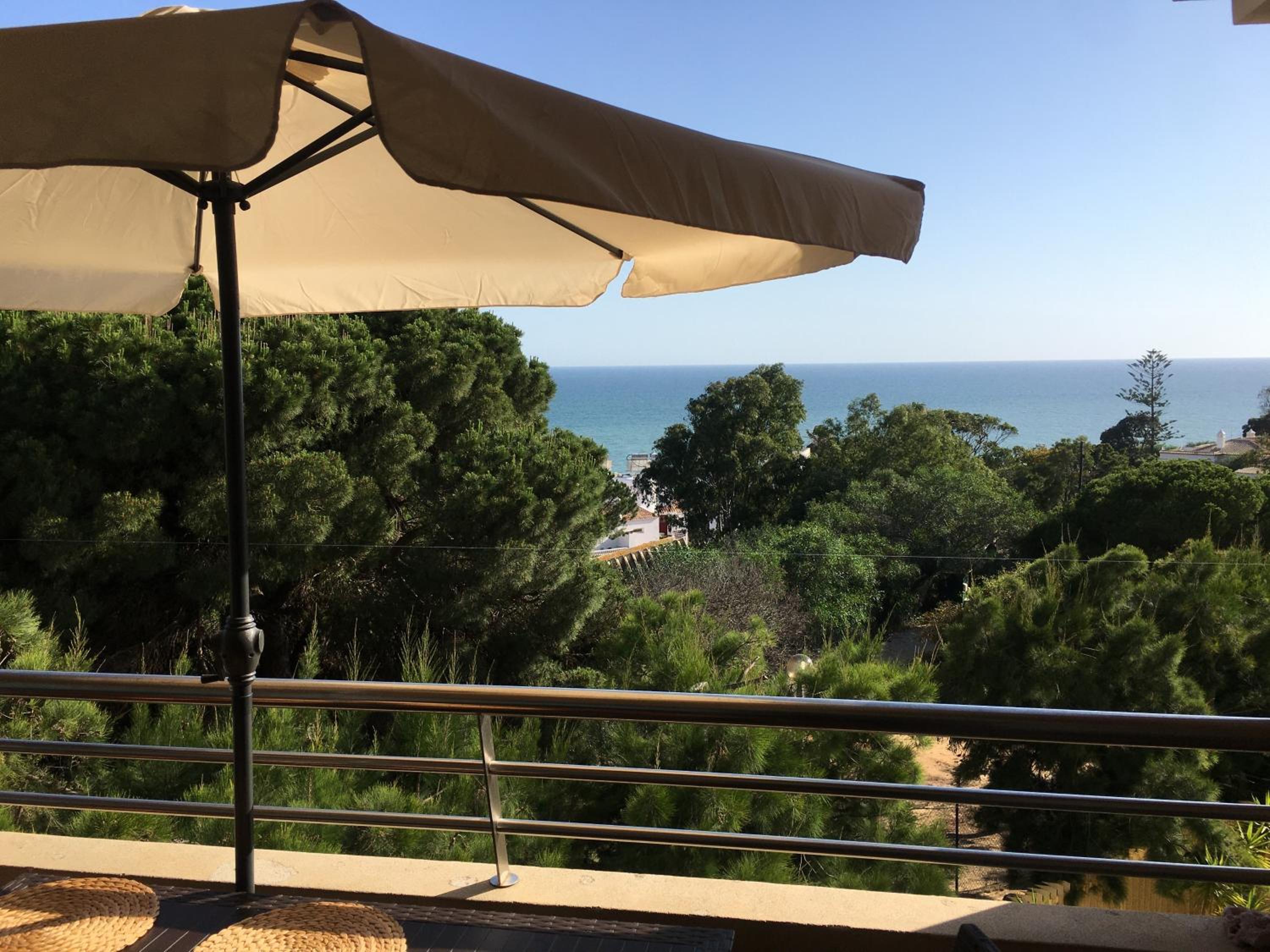 Hotel Beach front apartment Barracuda Albufeira - Image 1