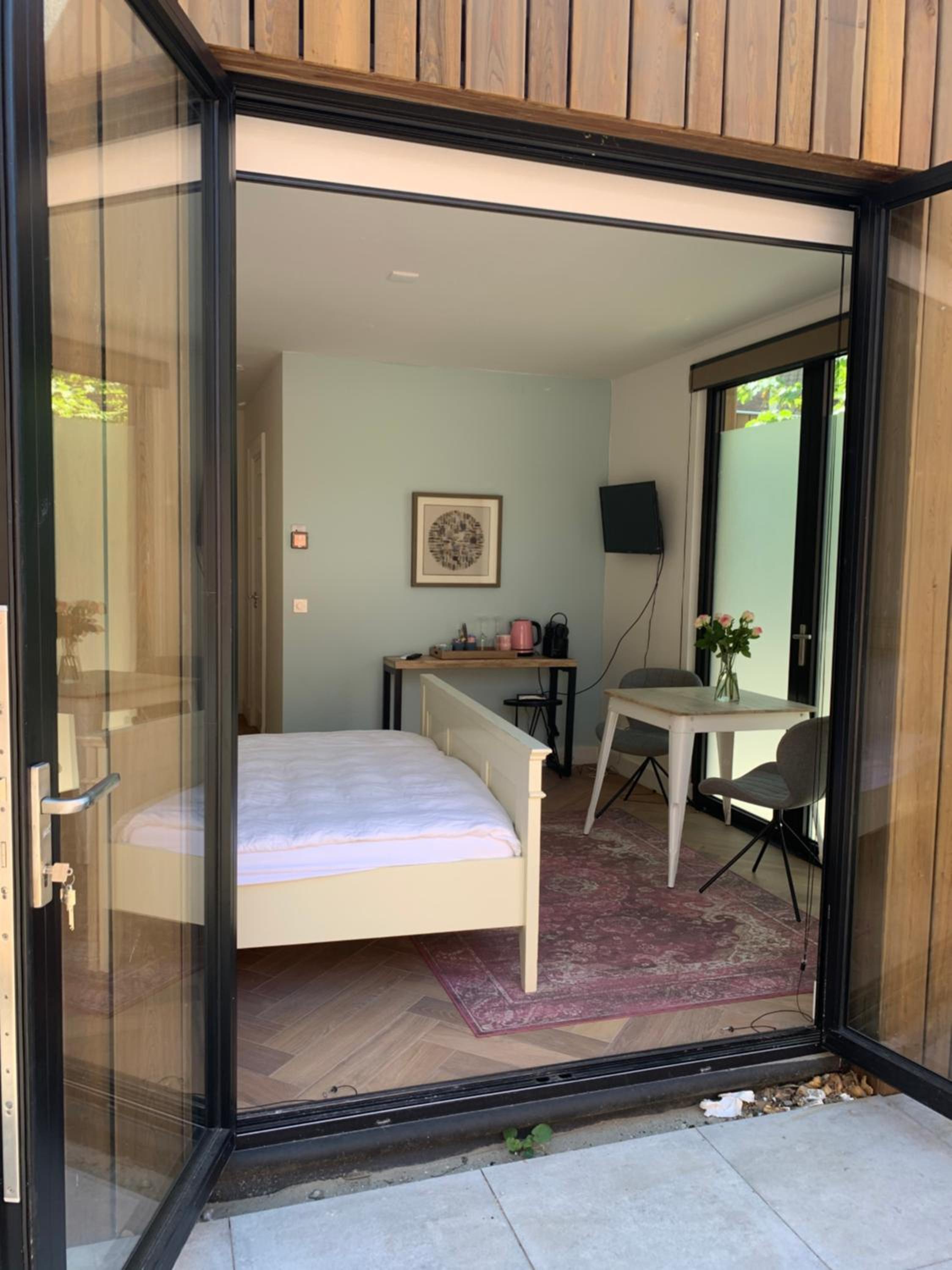 Charming private guesthouse Air by the Beach