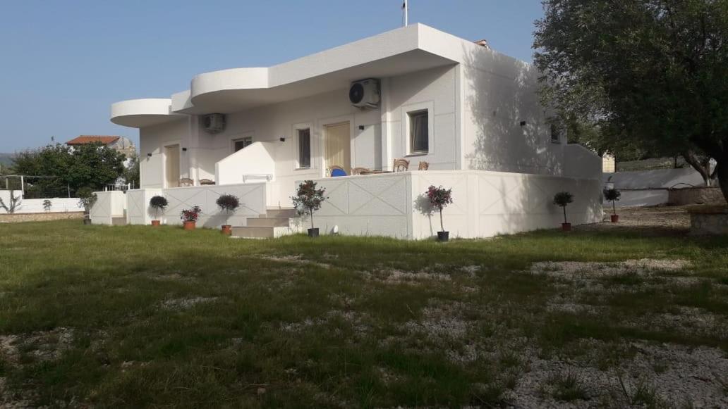 Vila Juna