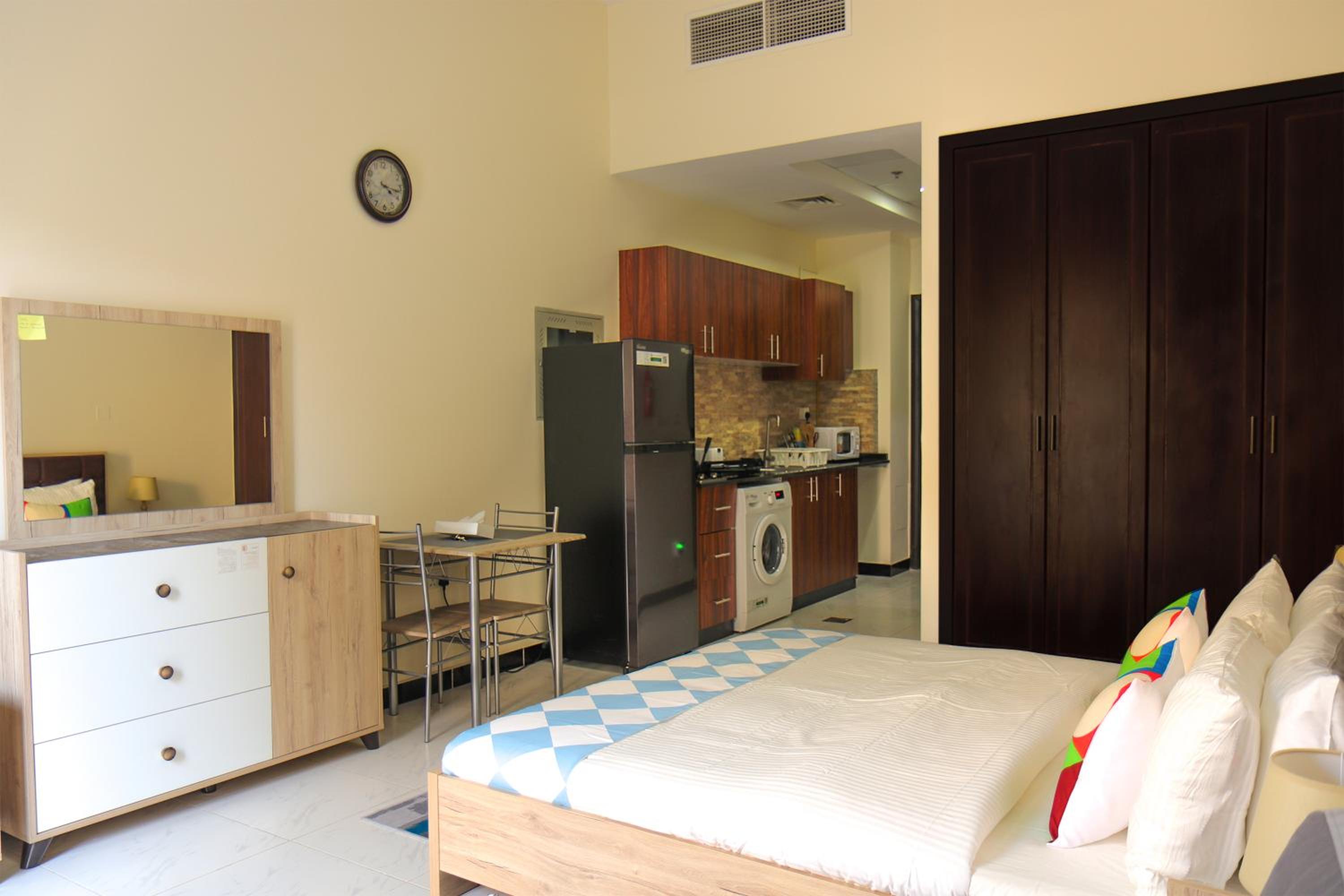 SHH - Furnished Studio in Knight Bridge Court A, JVC