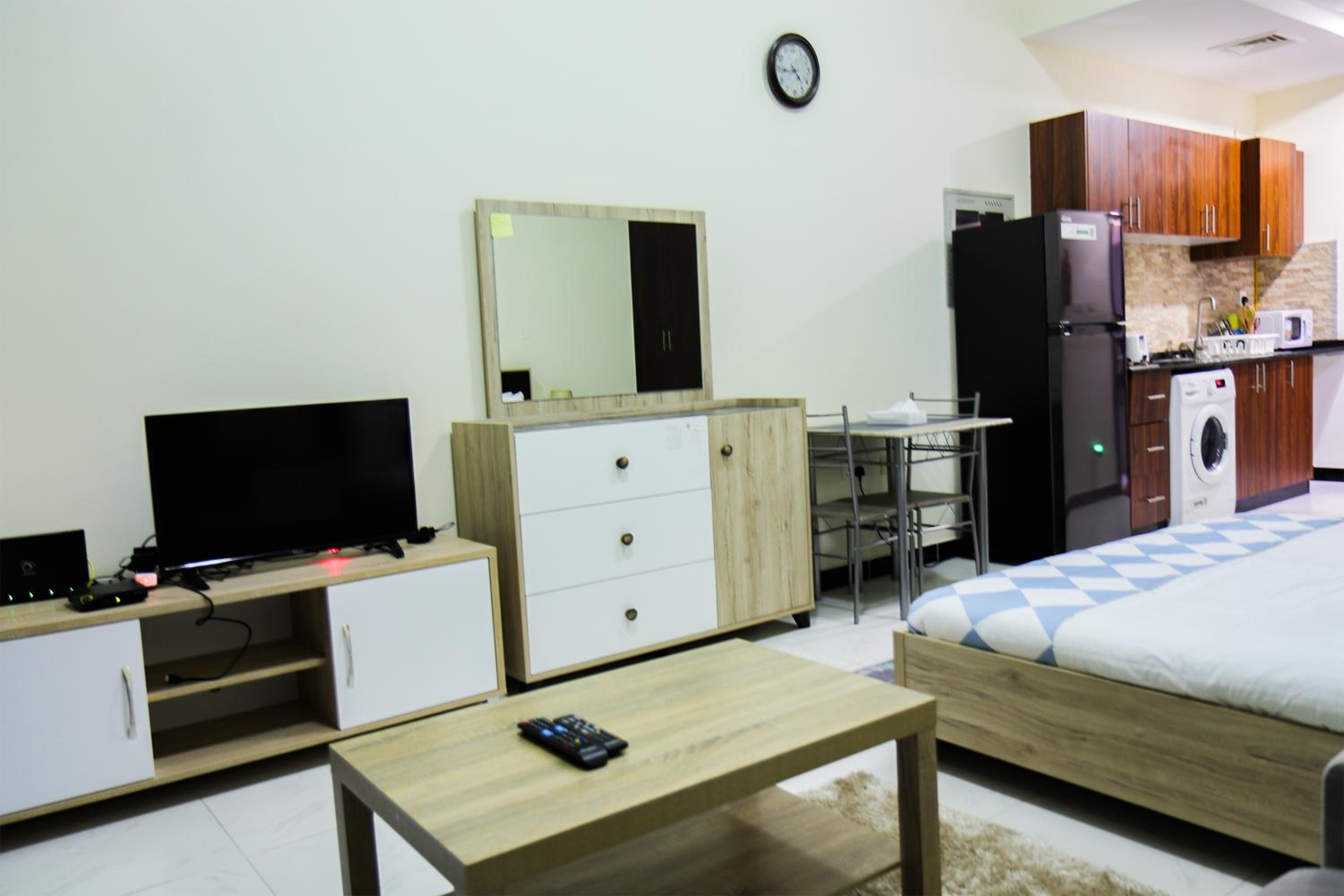 SHH - Furnished Studio in Knight Bridge Court A, JVC