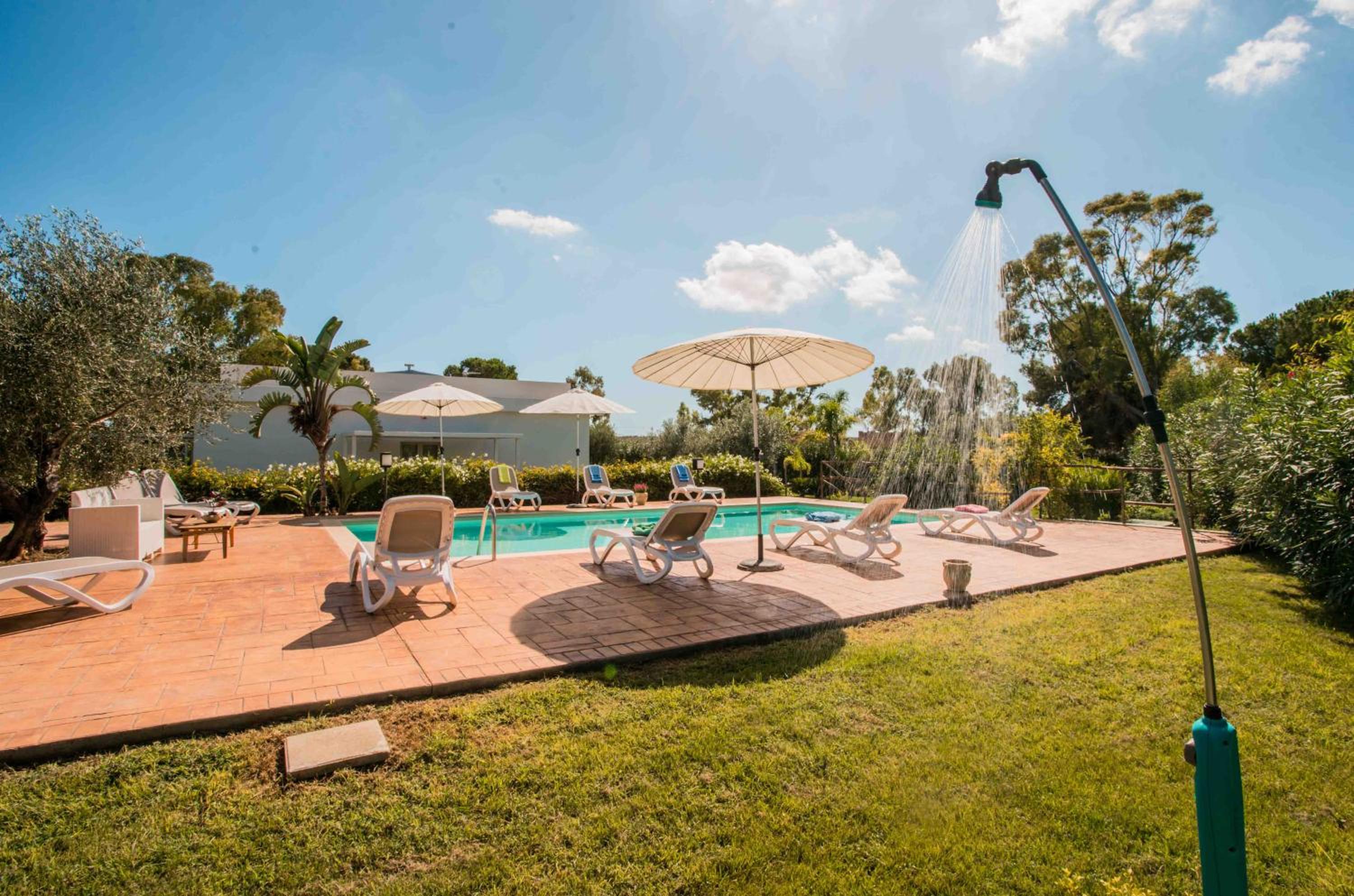 Case Vacanze Pietre Rosse -ALBA view 4
