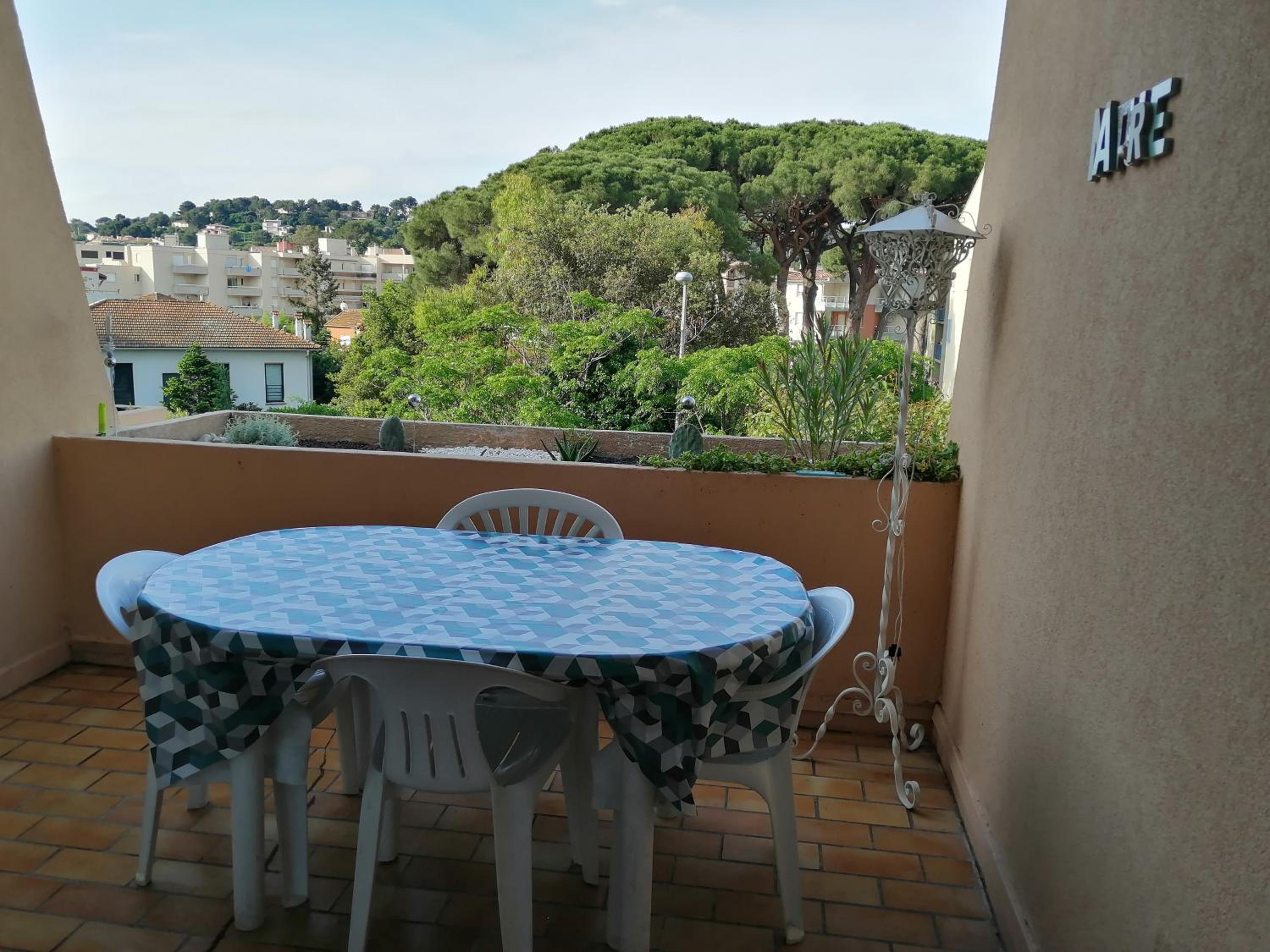 La Calypso view 3
