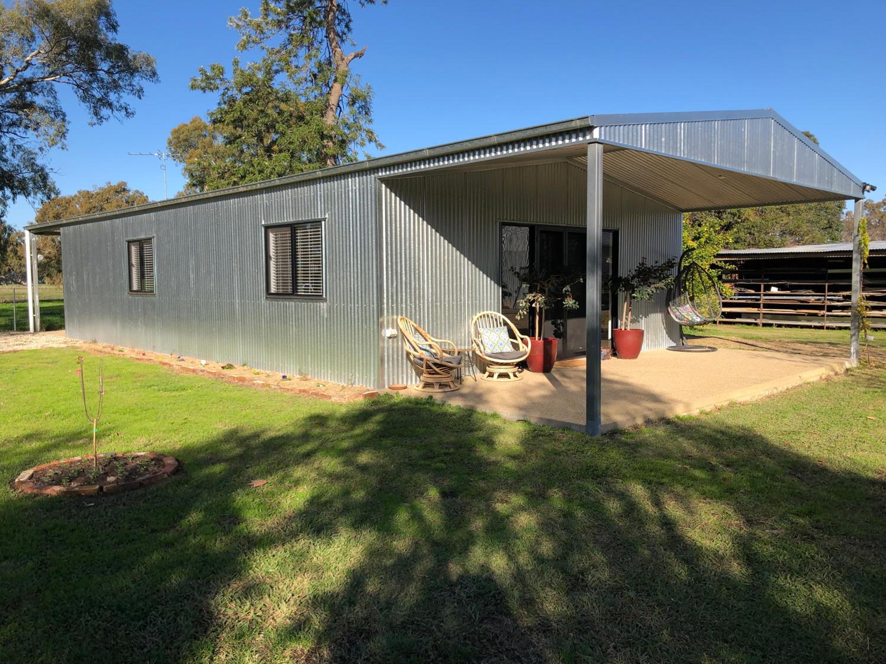 Oak Lane Guest House & Farm Stay
