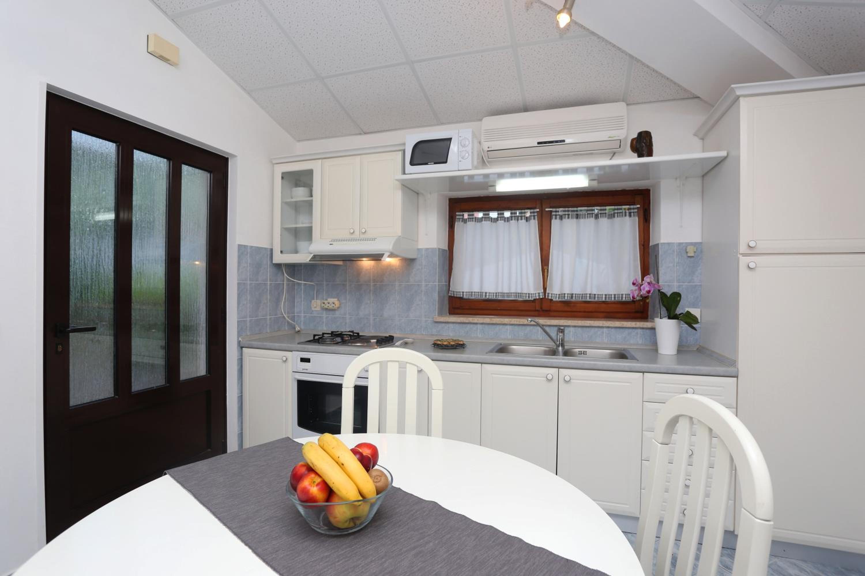 Apartments Emilia view 4